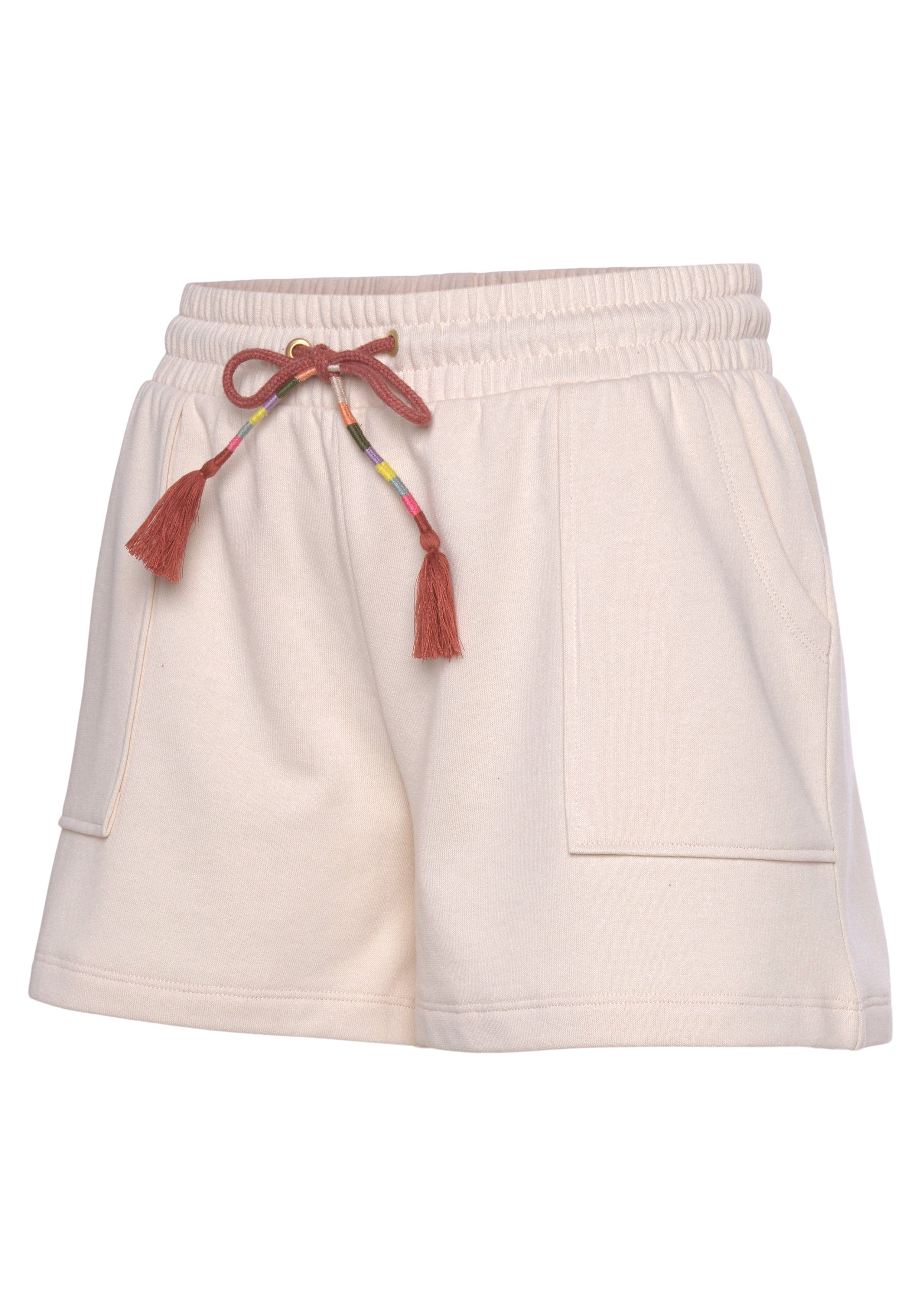 Vivance Sweatshorts Kurze Hose mit aufgesetzten Taschen und Kontrastkordel, Loungewear