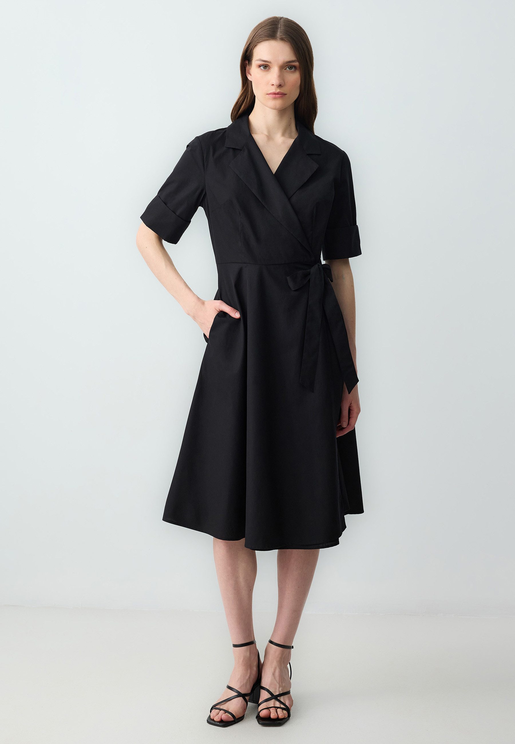 Minikleid Locker Geschnittenes Gewebtes Schwarzes Kleid