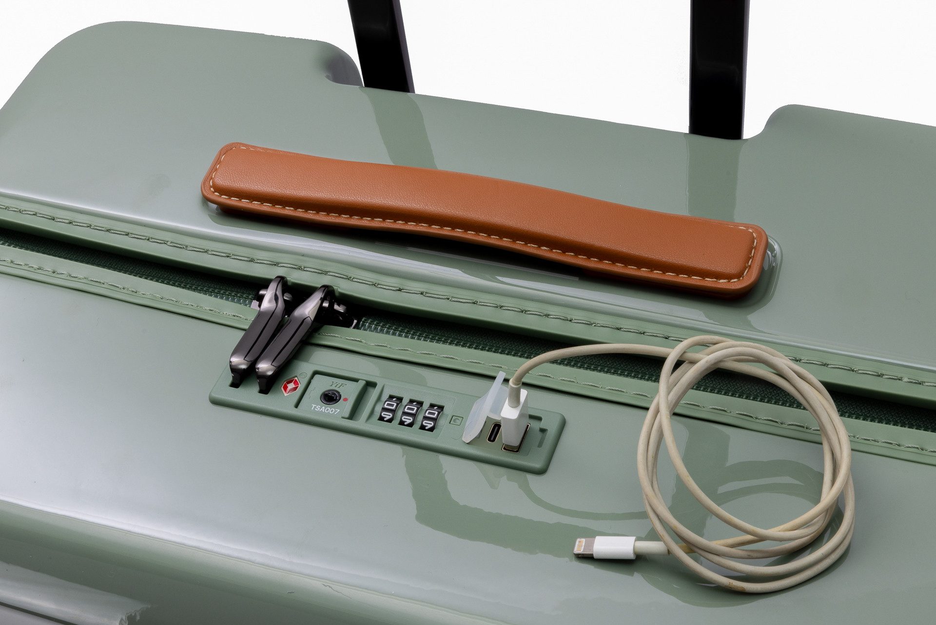 Travelhouse Hartschalen-Trolley capri, 4 Rollen, PC Hartschale, USB + USB C Anschluss, Rollenbremse – Bild 2 von 5