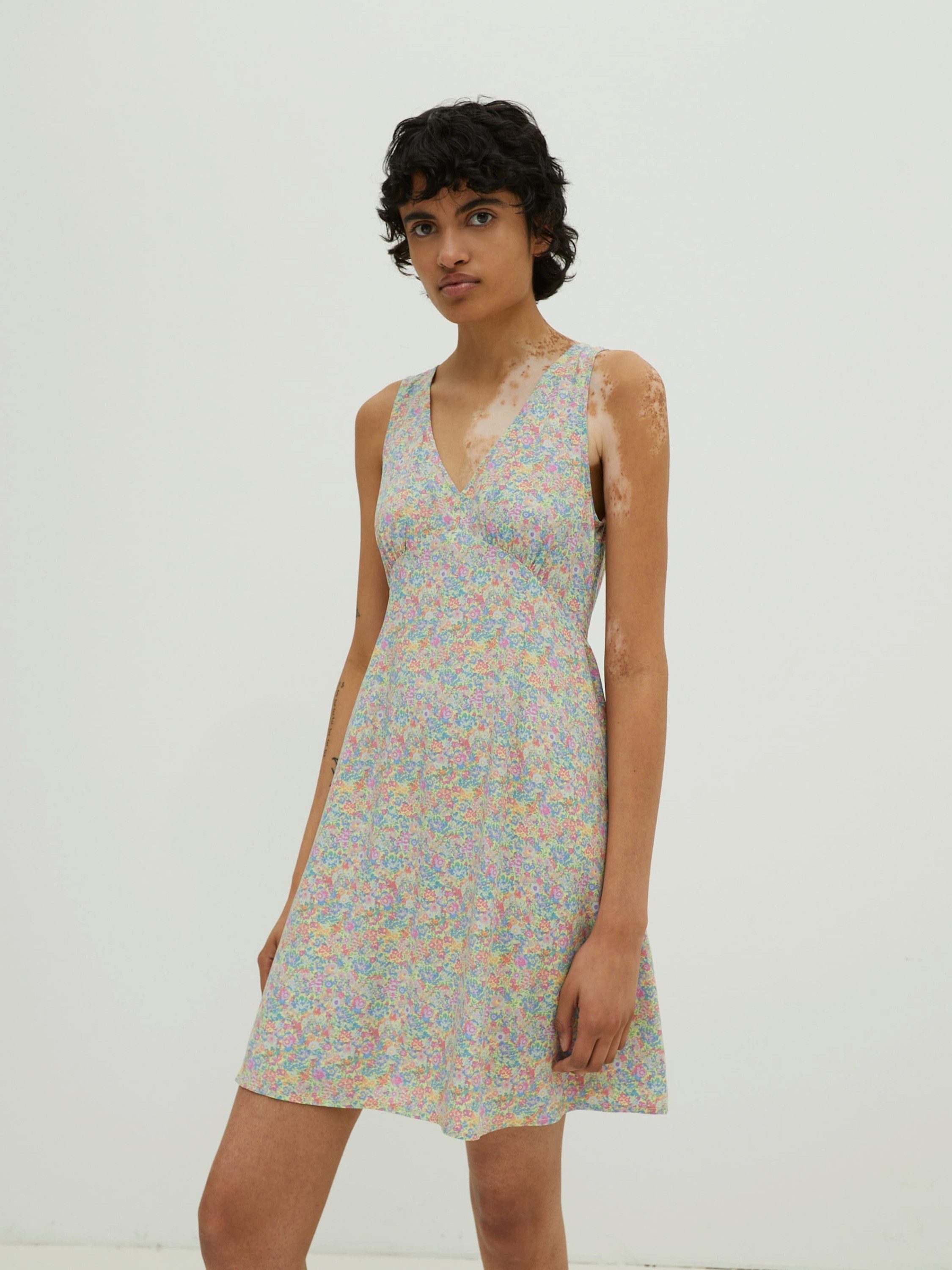 EDITED Sommerkleid Everly (1-tlg) Drapiert/gerafft