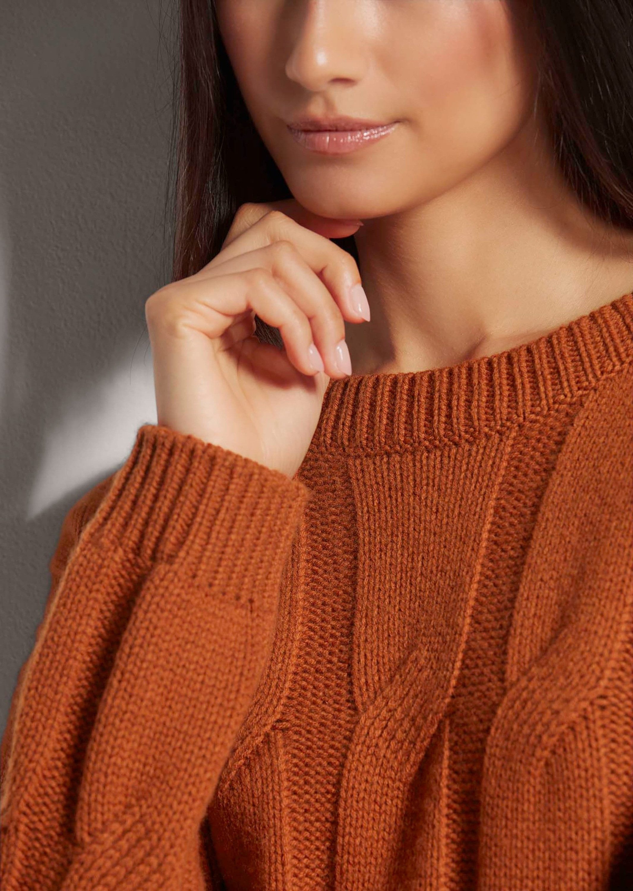 MADELEINE Strickpullover Kurzer Rollkragen-Pullover mit Zopfmuster