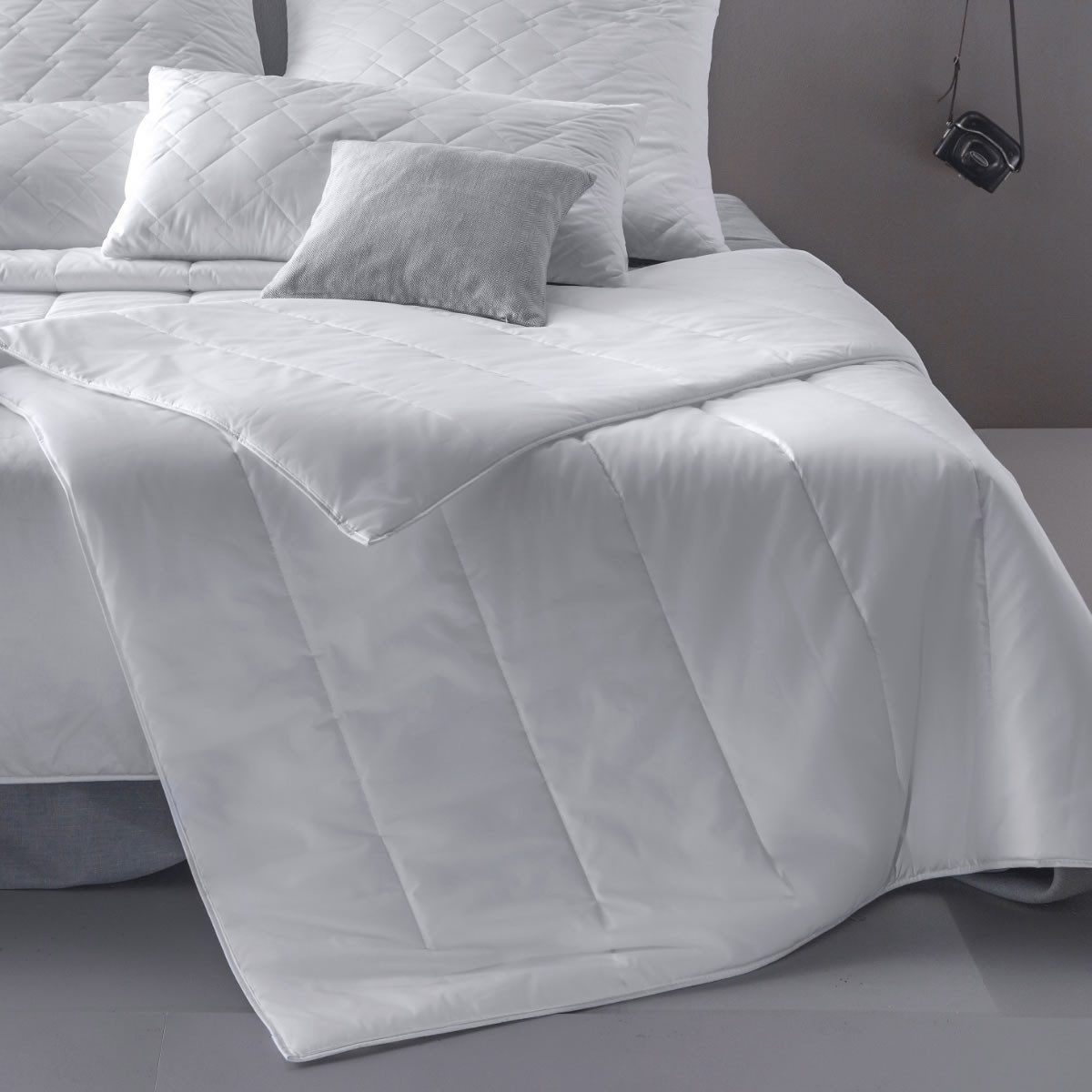 Centa-Star Kunstfaserbettdecke Sport line Leicht Bett Sommerdecke Sommerbett 2. Wahl, Füllung: 100% Polyester, Bezug: 100% Baumwolle, Bettdecke Hergestellt in Deutschland