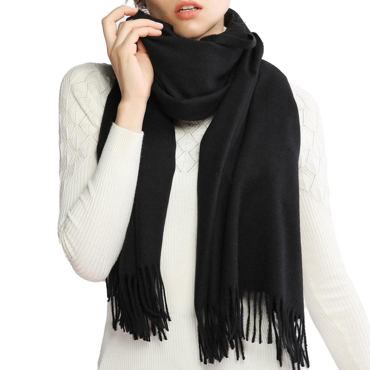 LuxusKollektion XXL-Schal Schal Damen Winter Kuschelig Fransen Schwarz