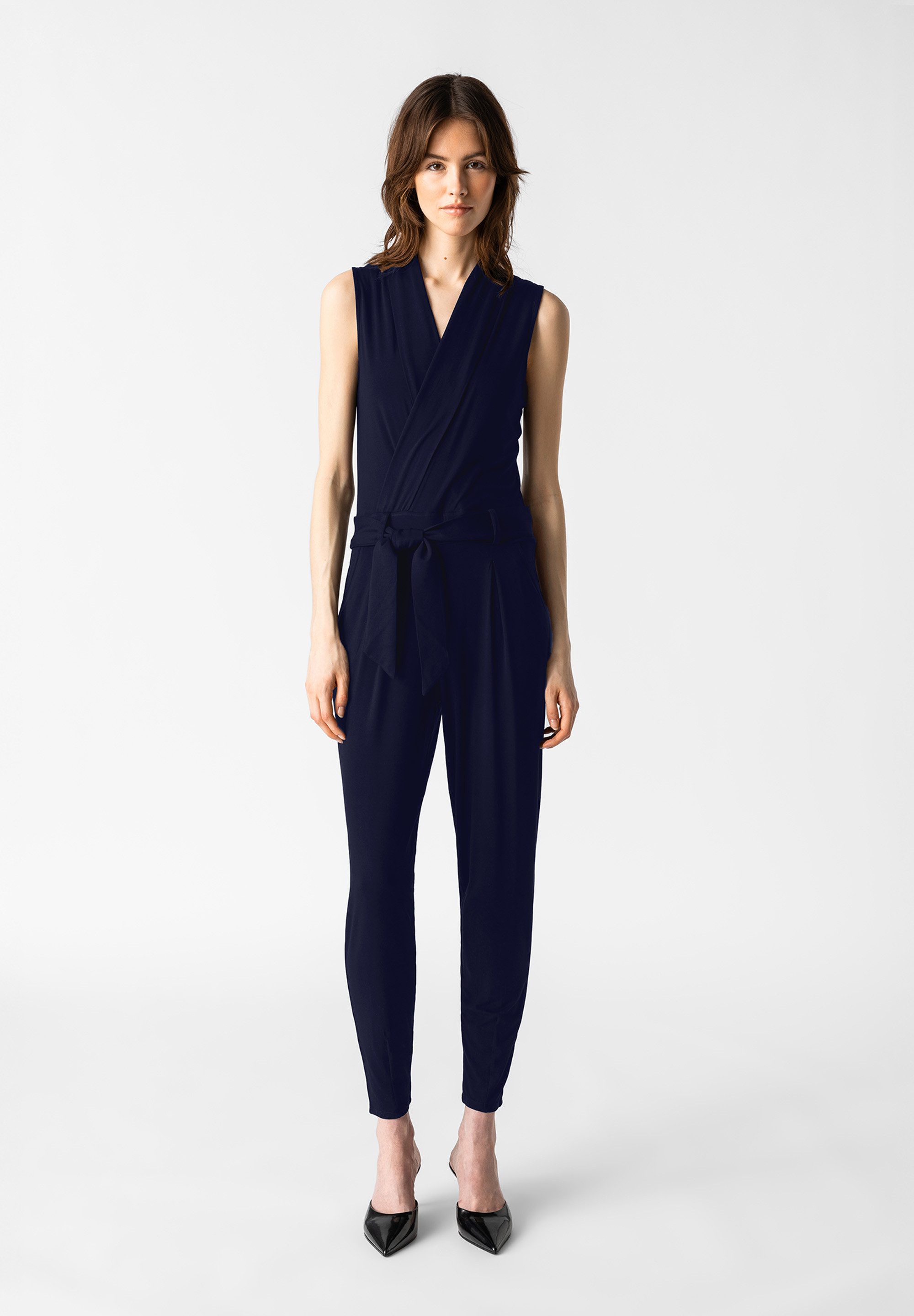 Les Lunes Jumpsuit Stela Bambusviskose, V-Ausschnitt, seitliche Eingrifftaschen, Taillengürtel