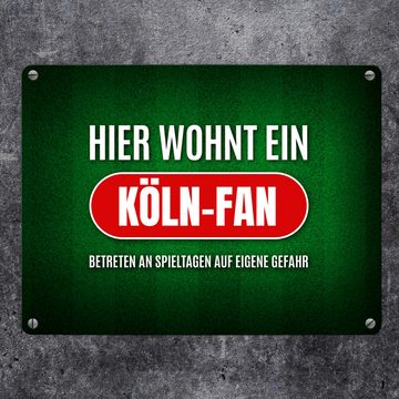 speecheese Metallschild Hier wohnt ein Köln Fan Metallschild mit Rasen Motiv Fußball Verein