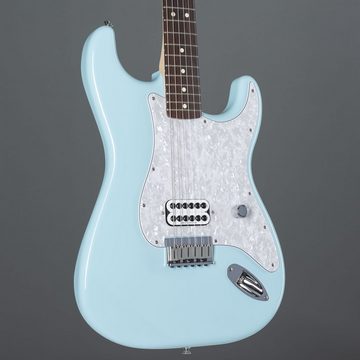 Fender E-Gitarre, Tom Delonge Strat RW Daphne Blue - E-Gitarre