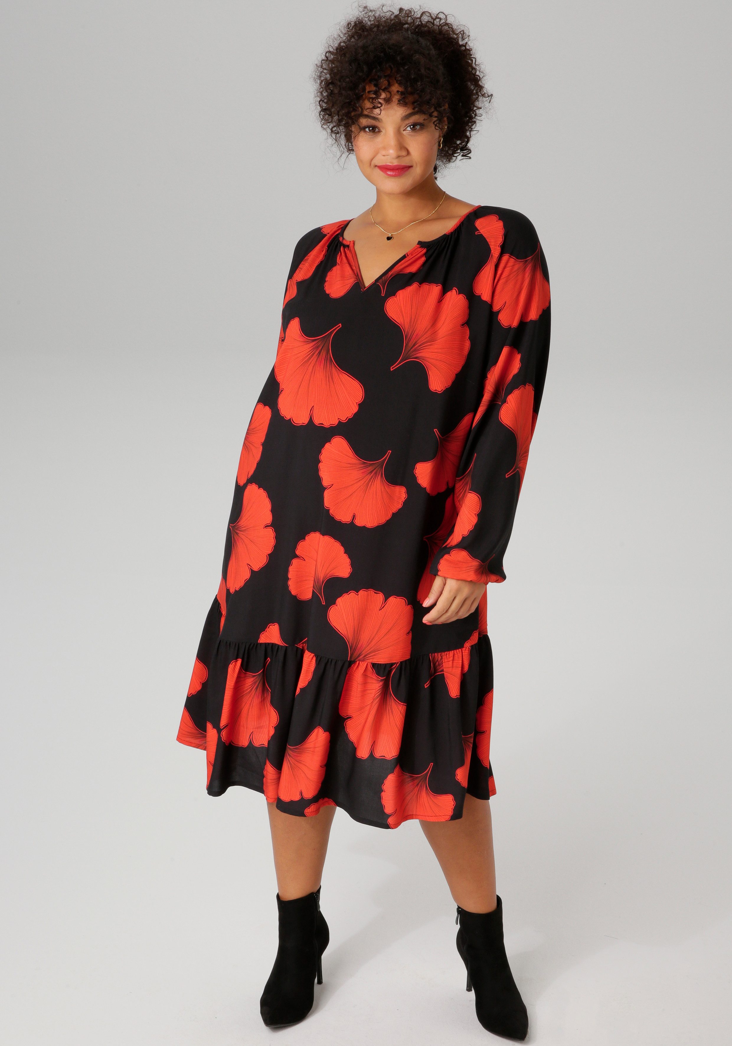 Aniston PLUS Sommerkleid, Mit großflächigem Blütendruck günstig online kaufen