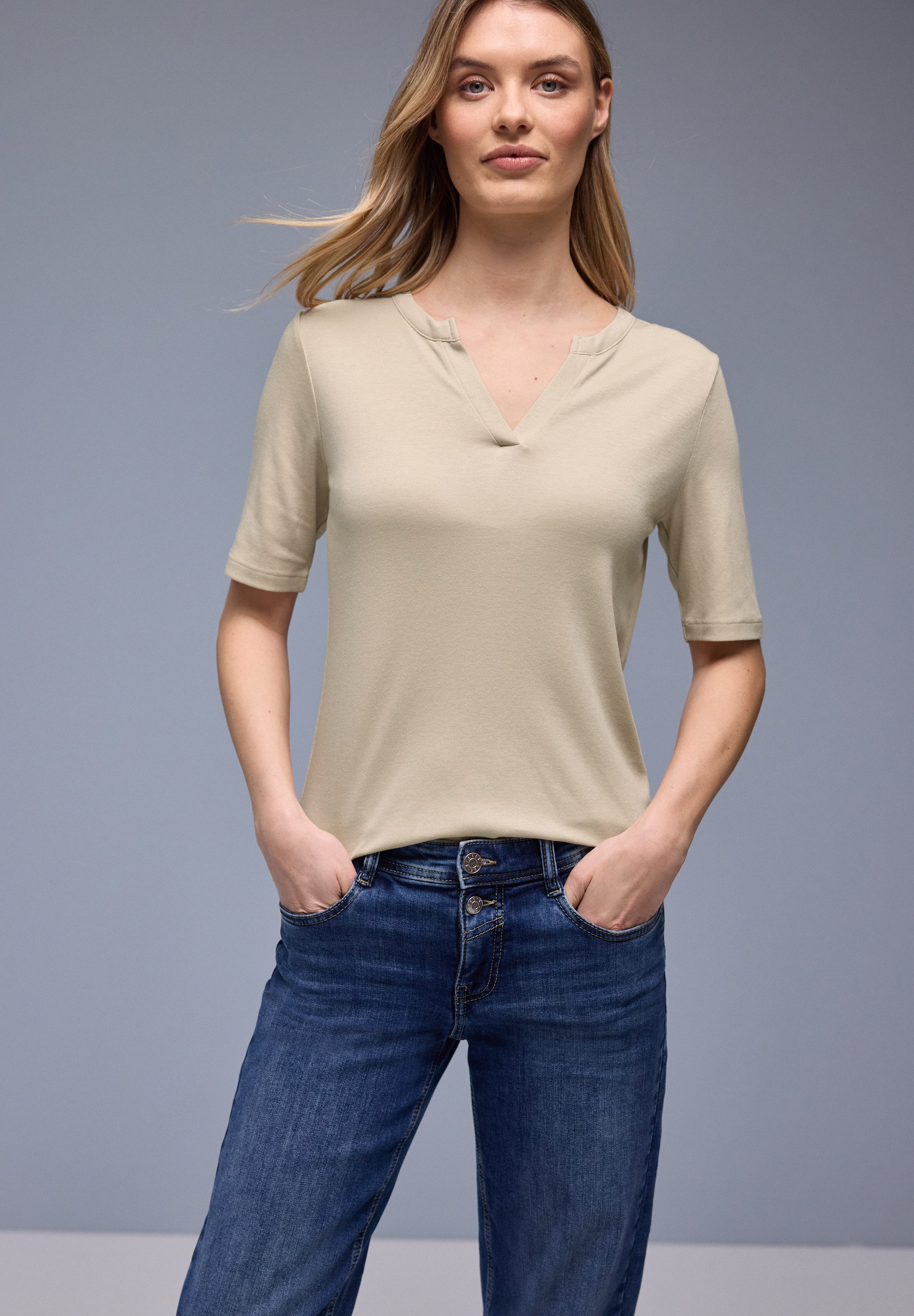 STREET ONE Rundhalsshirt mit lässigem Splitneck - Halbarm