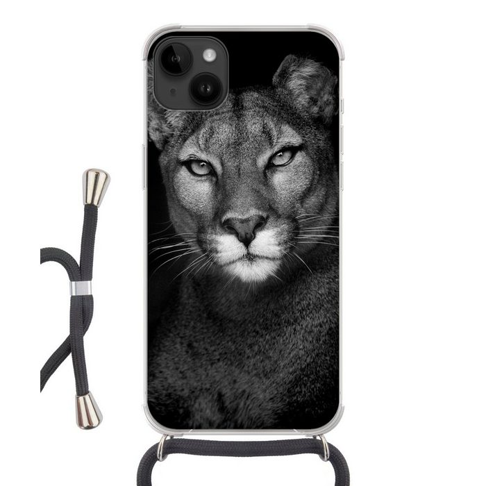 MuchoWow Handyhülle Porträtfoto eines Pumas auf schwarzem Hintergrund Handyhülle Telefonhülle Apple iPhone 14 Plus