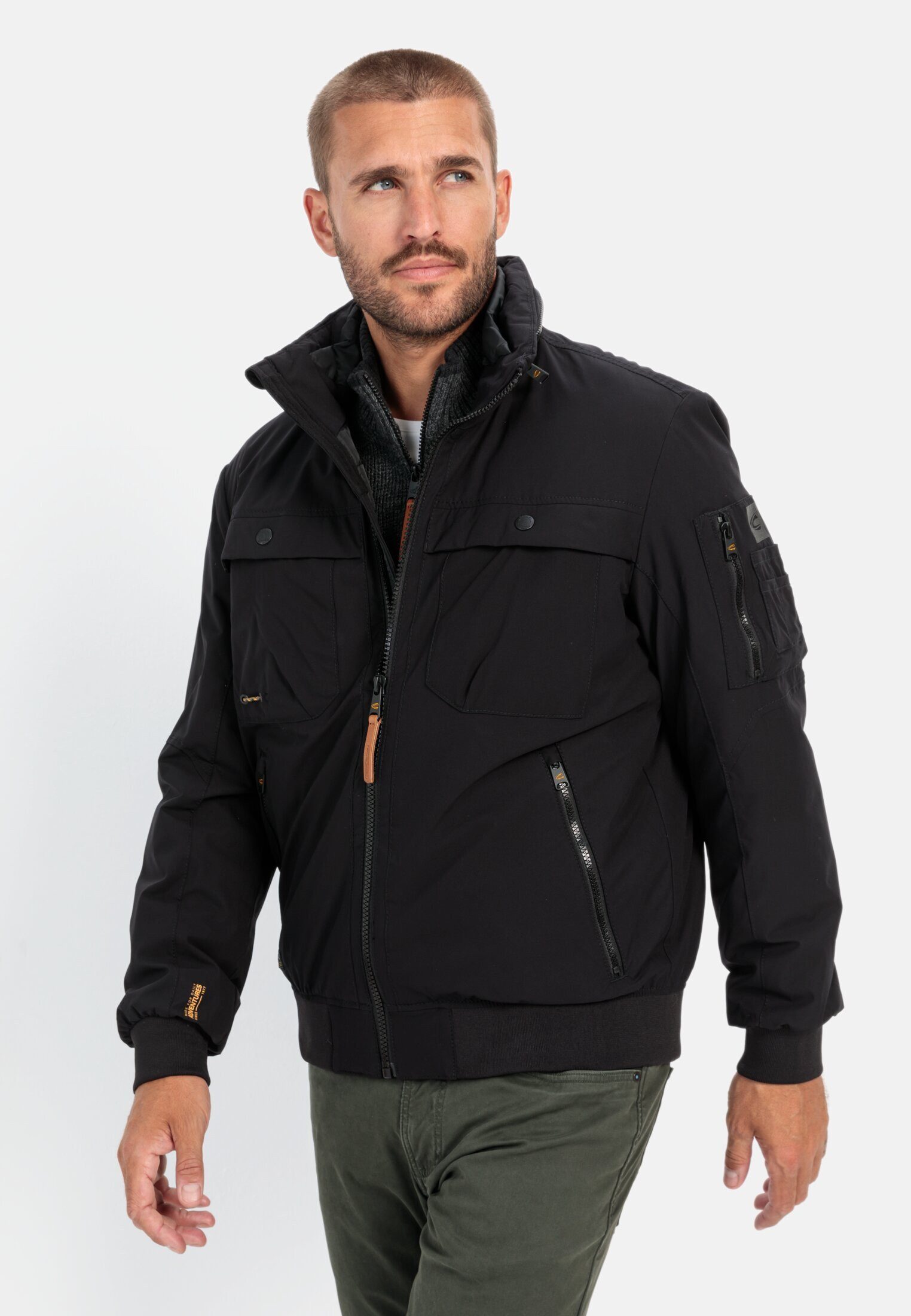 Softshelljacke mit einrollbarer Kapuze