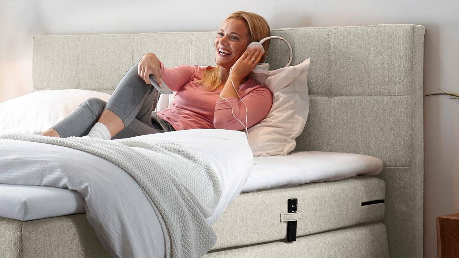 Bega Consult Boxspringbett Boxspringbett Manolo 2 in Stoff creme mit Motor 180x200 cm