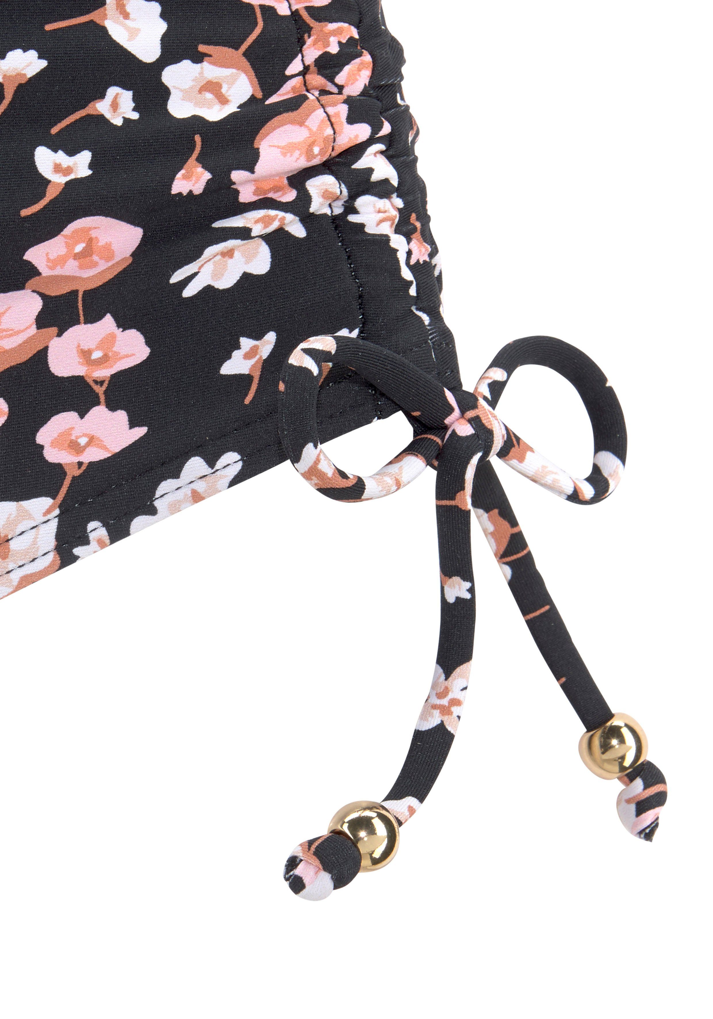 LASCANA Bikini-Hose Blair mit höher geschnittener Form