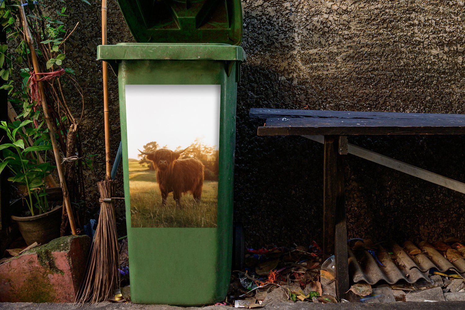 Hochländer St), Container, - Sonne (1 Abfalbehälter Mülleimer-aufkleber, Schottischer Mülltonne, Sticker, - Wandsticker Gras MuchoWow