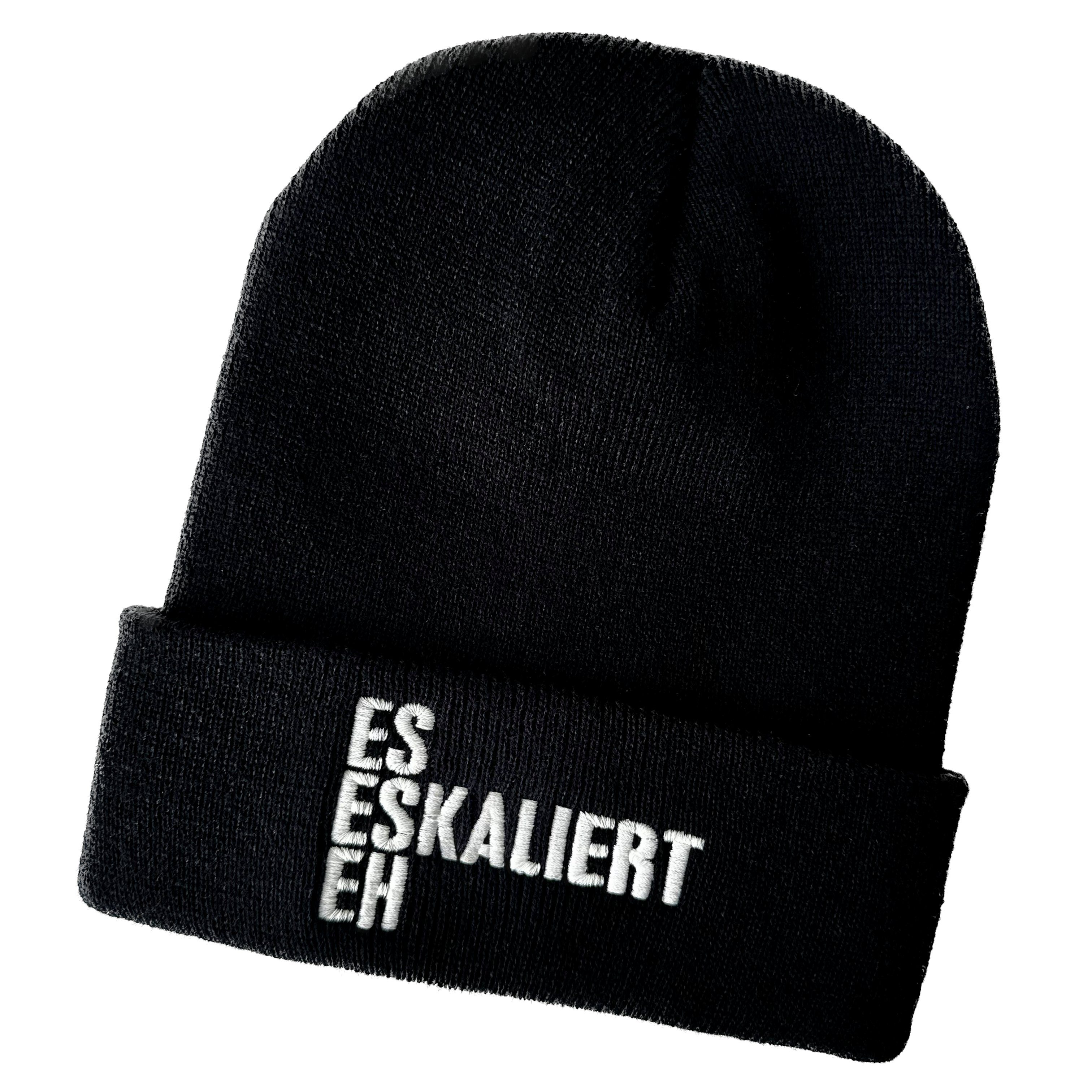 Spruch Wintermütze Schnoschi mit eskaliert (Strickmütze) breitem Es Umschlag eh bestickt Strickmütze Streetwear