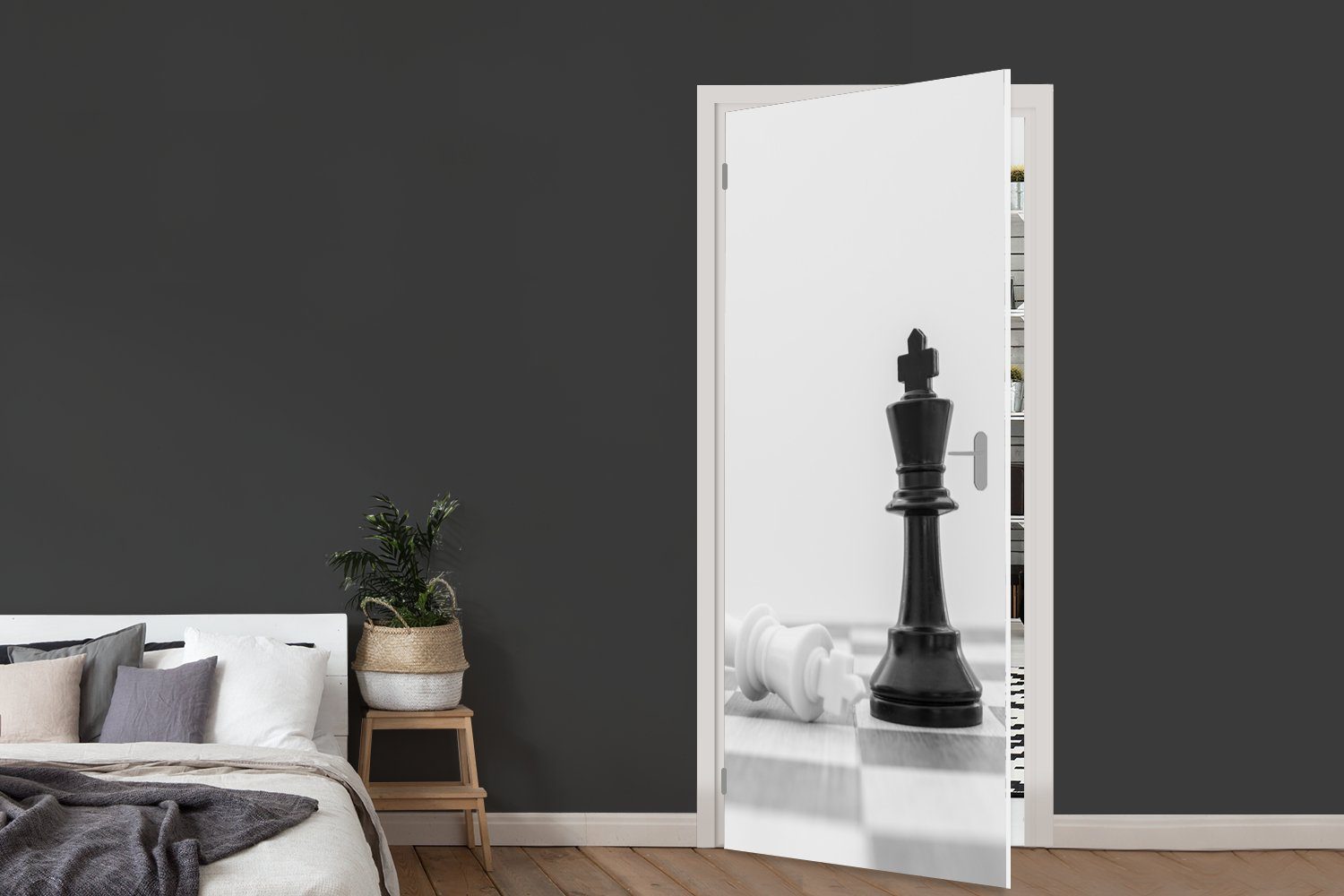 MuchoWow Türtapete Der weiße Schach, Fototapete im cm schwarze (1 75x205 der Tür, bedruckt, Türaufkleber, Matt, für und König St)