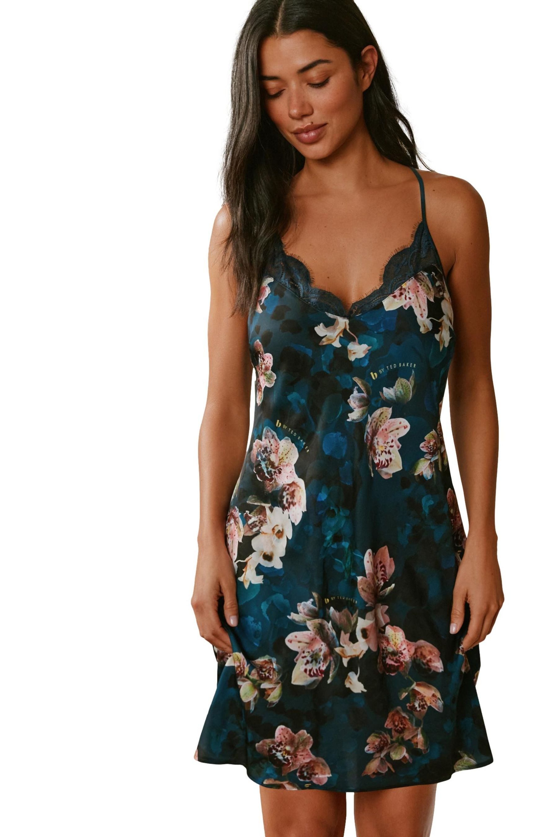 B by Ted Baker Nachthemd B by Ted Baker geblümtes Satin-Negligé (1-tlg) günstig online kaufen