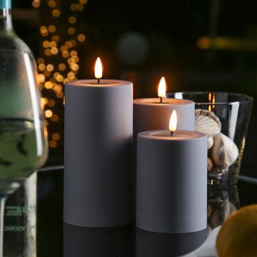Deluxe Homeart LED-Kerze MIA Deluxe für Außen 3D Flamme flackernd H: 10cm D: 7,5cm outdoor grau (1-tlg)
