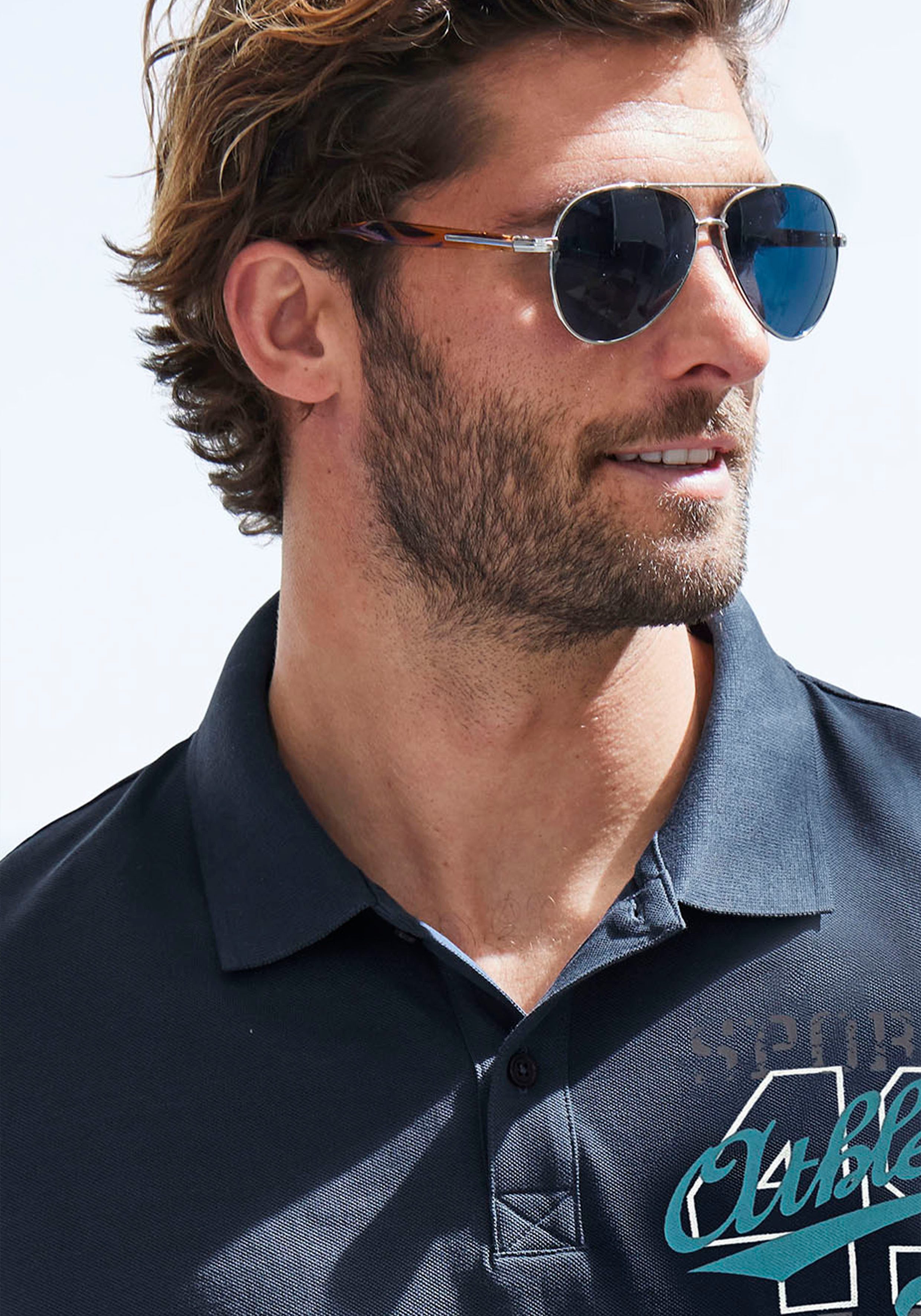 John Devin Poloshirt mit großem Druck vorn aus Baumwoll-Piqué – Bild 4 von 5