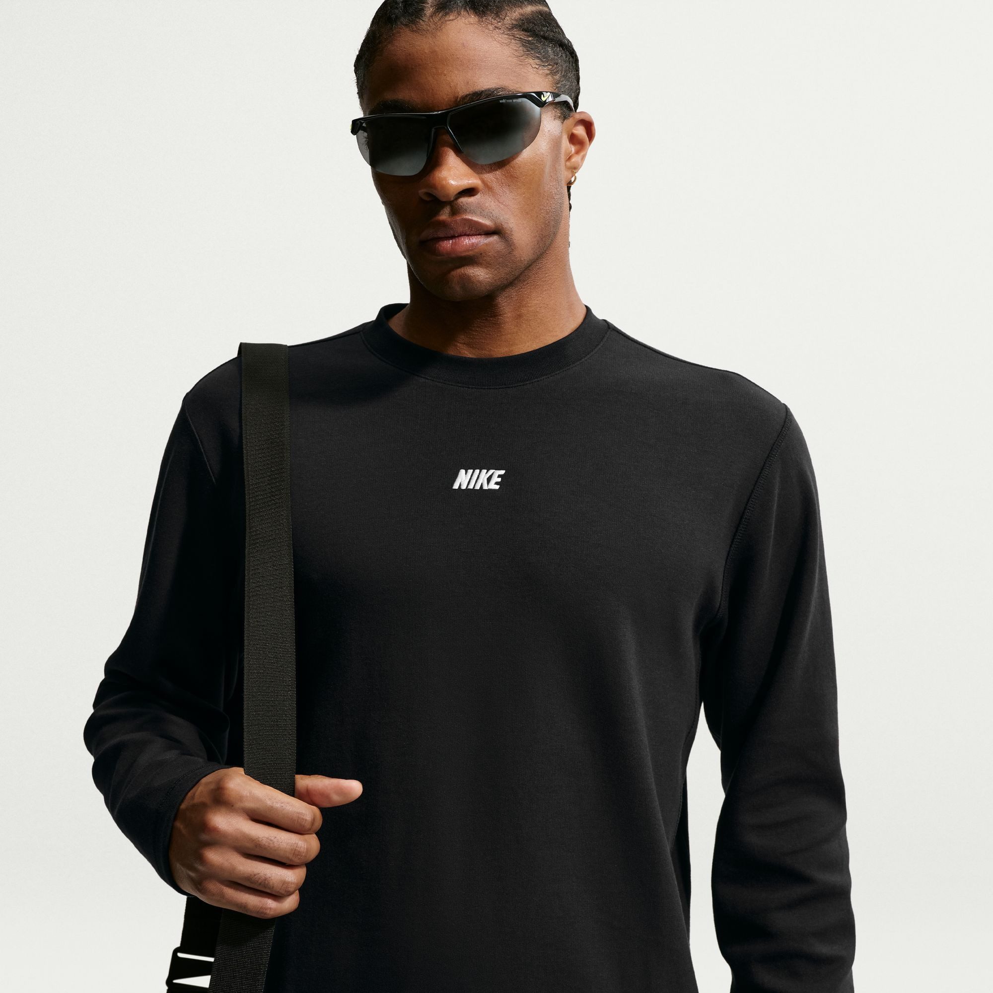 Nike Sportswear Sweatshirt Nike Sportswear Club Men's Long-Sleeve Varsity Crew mit Varsity-inspiriertem Design, in den Größen S bis XXXL erhältlich