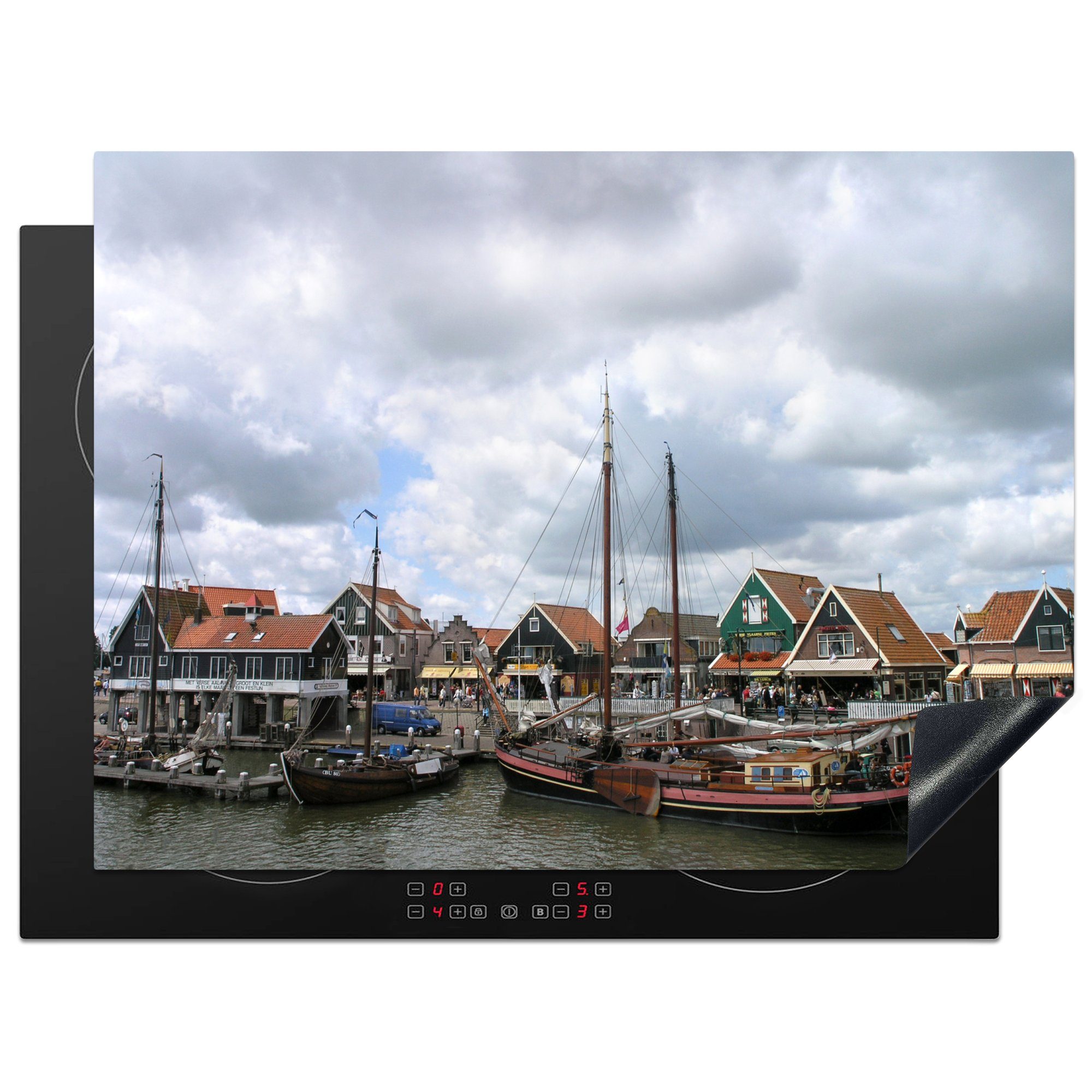 MuchoWow Herdblende-/Abdeckplatte Schiffe im Hafen von Volendam, Vinyl, (1 tlg), 70x52 cm, Mobile Arbeitsfläche nutzbar, Ceranfeldabdeckung