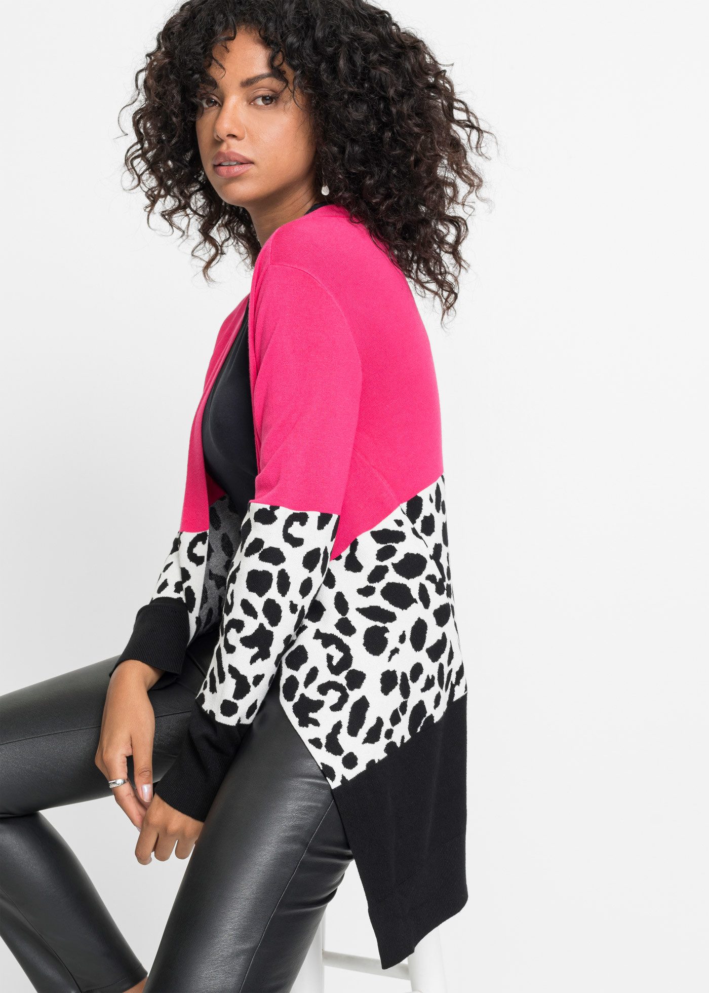 bonprix Longstrickjacke Oversize-Passform, gerippte Struktur, eleganter Stil