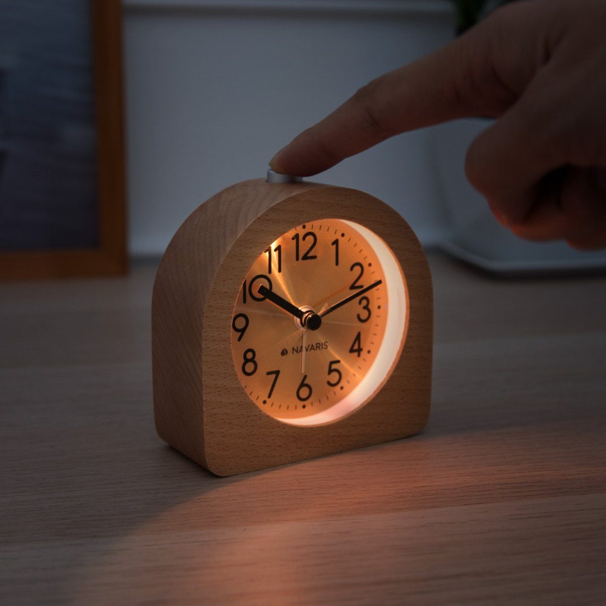 Navaris Wecker Analog Holz Wecker mit Snooze, Retro Uhr Halbrund/Quadrat günstig online kaufen