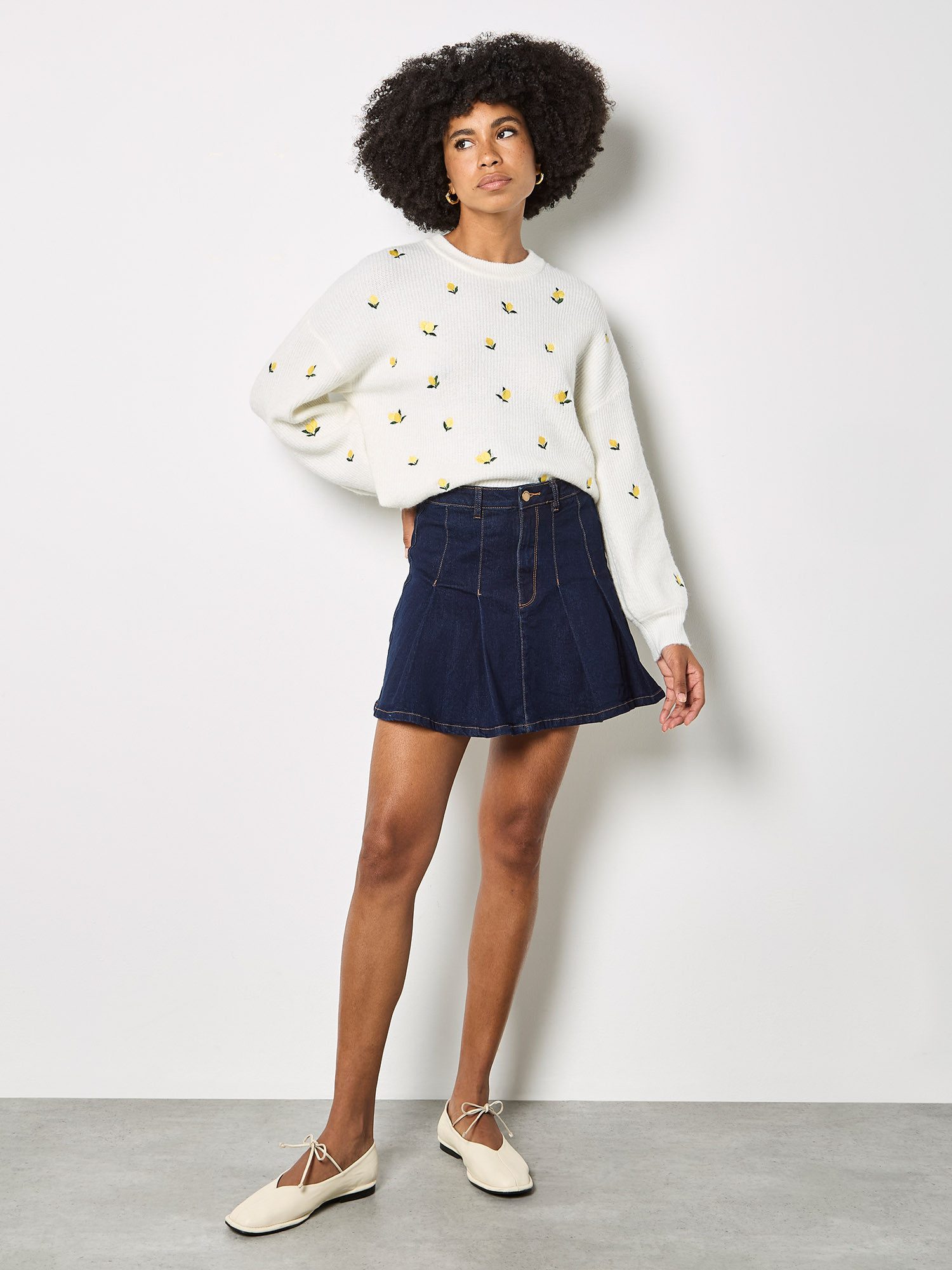 Apricot Bestickter Pullover mit Zitronenmuster