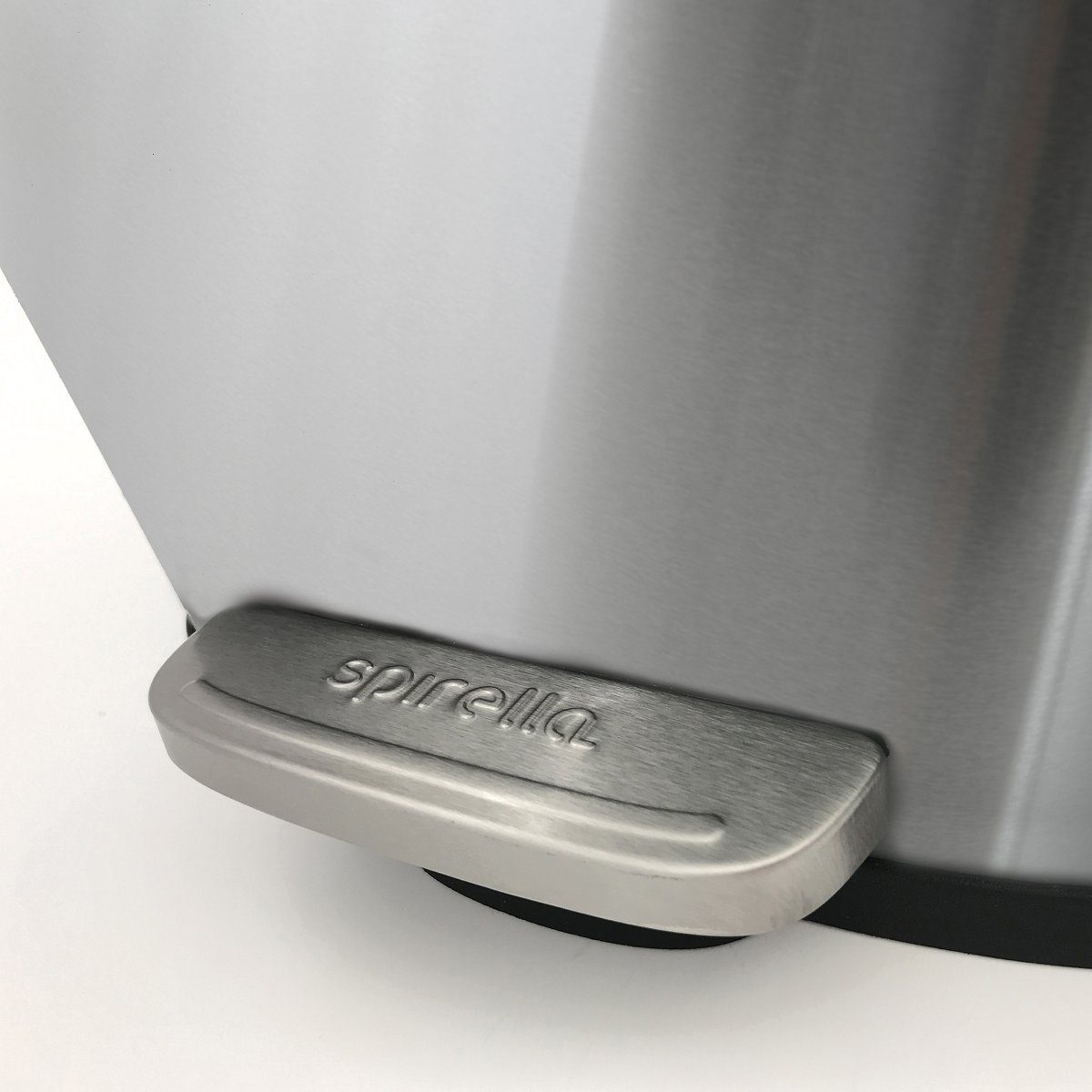 Mülleimer AKIRA, Abfall Treteimer XL, Softclose Absenkautomatik, herausnehmbarer Innenbehälter, Anti-Fingerprint Oberfläche, Stahl matt-satiniert, für Küche, Büro, Hauswirtschaftsraum, 30 L, silberfarben