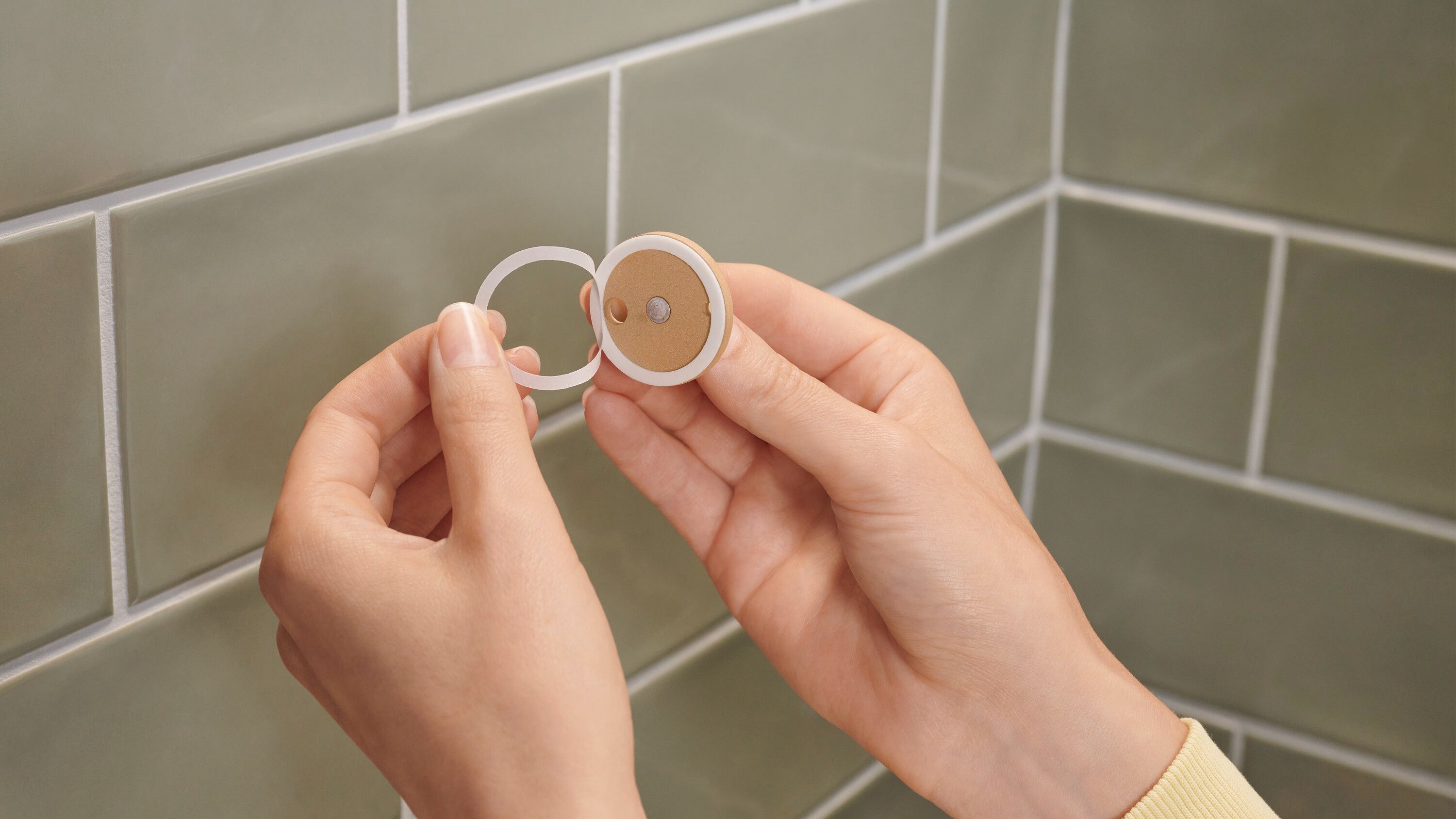 tesa Duschablage ALUXX BLACK Seifenablage, Set 1-tlg., mit Klebelösung zur Wandmontage ohne Bohren