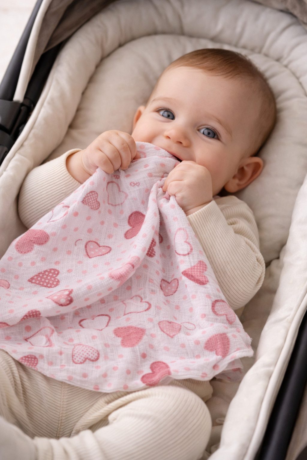 La Bortini Spucktuch Babytücher Baby Mullwindeln 10er Pack Mulltücher Schmusetücher, aus reiner Baumwolle, 68 x 78cm, mit Herzen Muster, atmungsaktiv