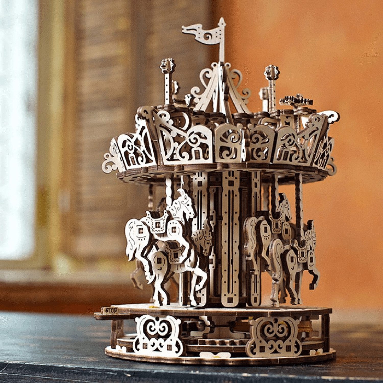 UGEARS Puzzle Ugears Karussell Mechanisches Holzpuzzle, 305 Puzzleteile
