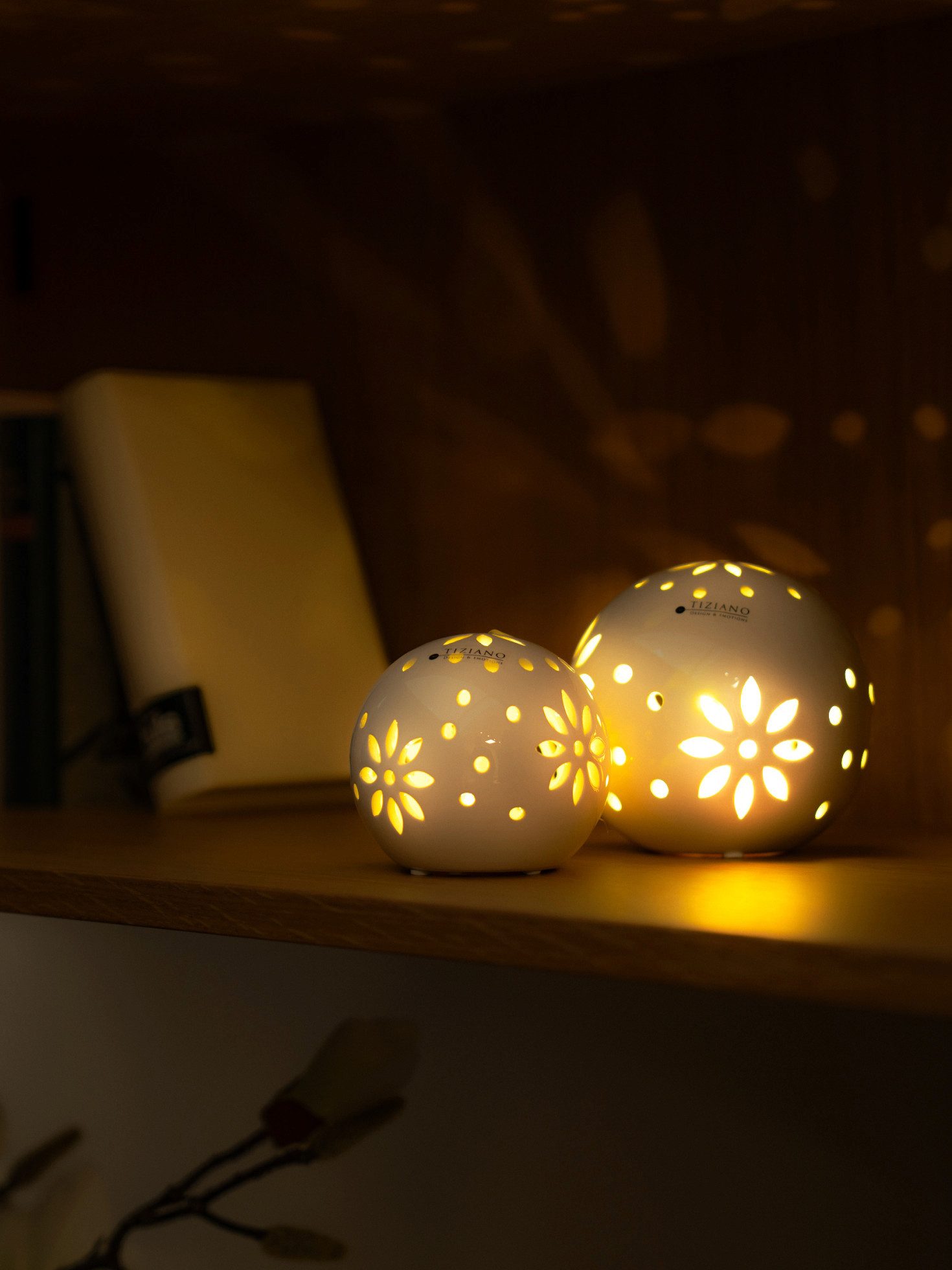 TIZIANO - DESIGN & EMOTIONS Dekofigur Lichtkugel Tadino LED creme-weiß