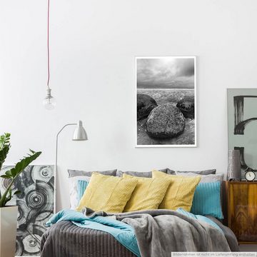 Sinus Art Poster Landschaftsfotografie 60x90cm Poster Felsen am Strand Neuseeland schwarz weiß