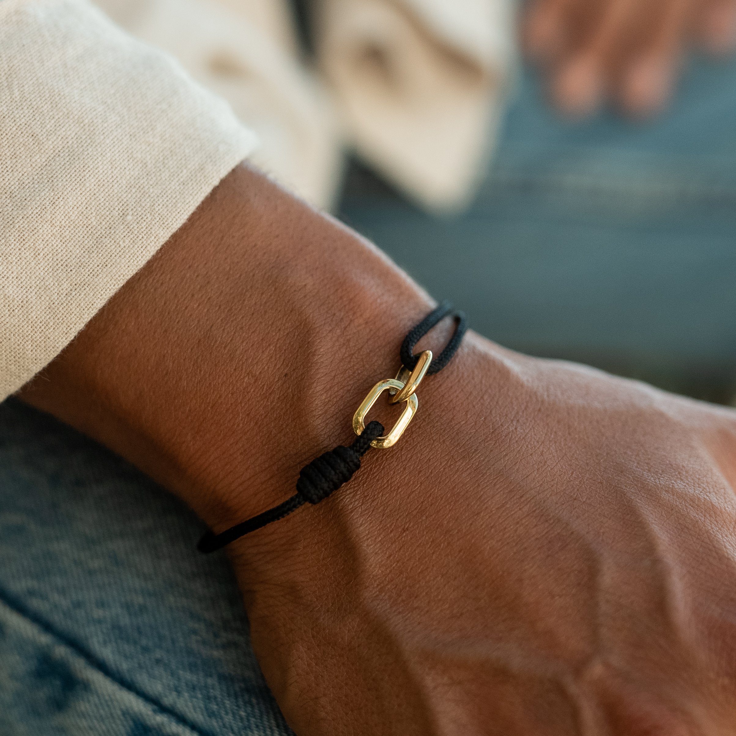 Made by Nami Armband Herren Surfer Armband Segeltau Armband Handgemacht, Minimalistisches Armband Wasserfest Damen Armband Verstellbar Schwarz Gold