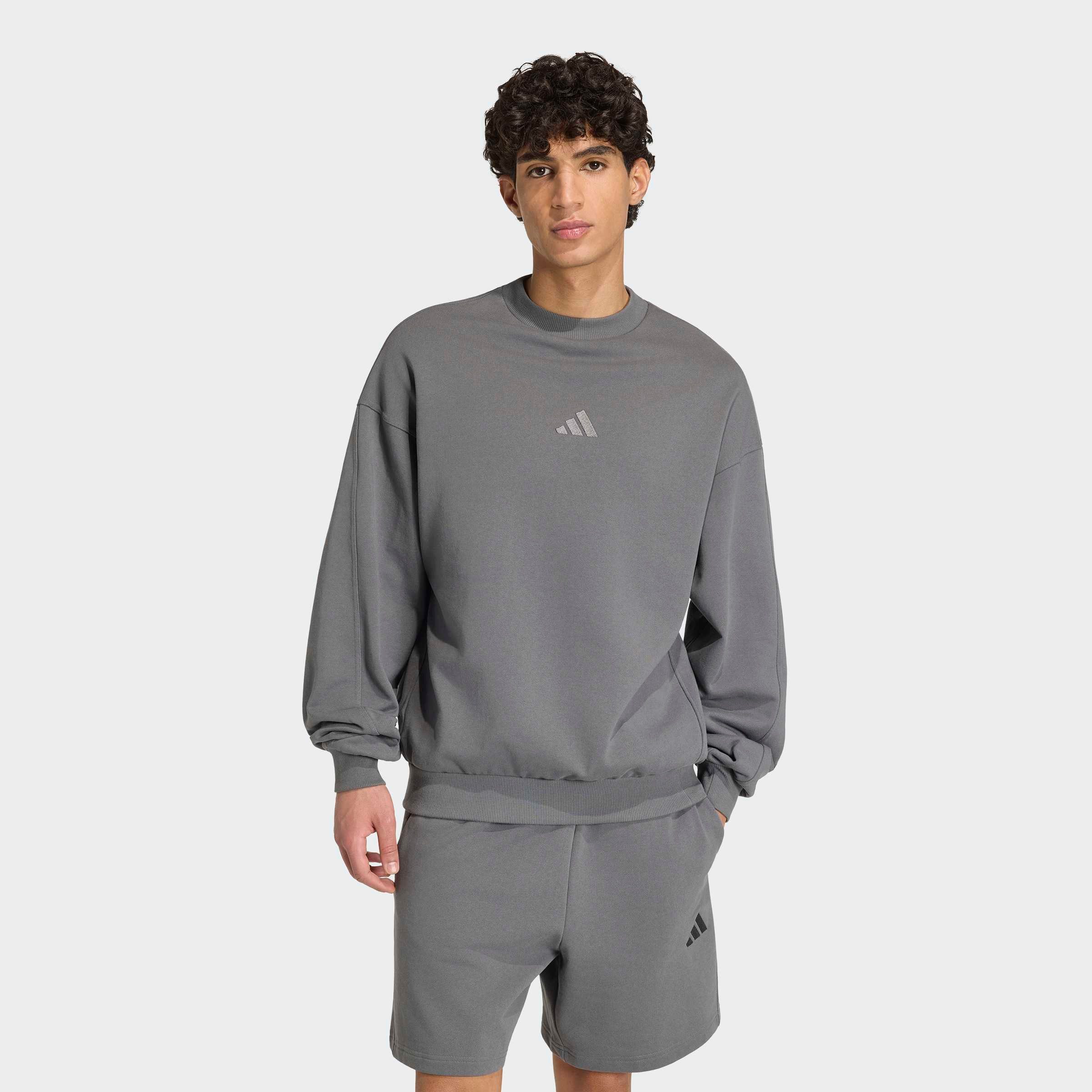 adidas Sportswear Sweatshirt ADIDAS KIT, KLEINES LOGO mit Rundhalsausschnitt, ohne Verschluss, in normaler Länge