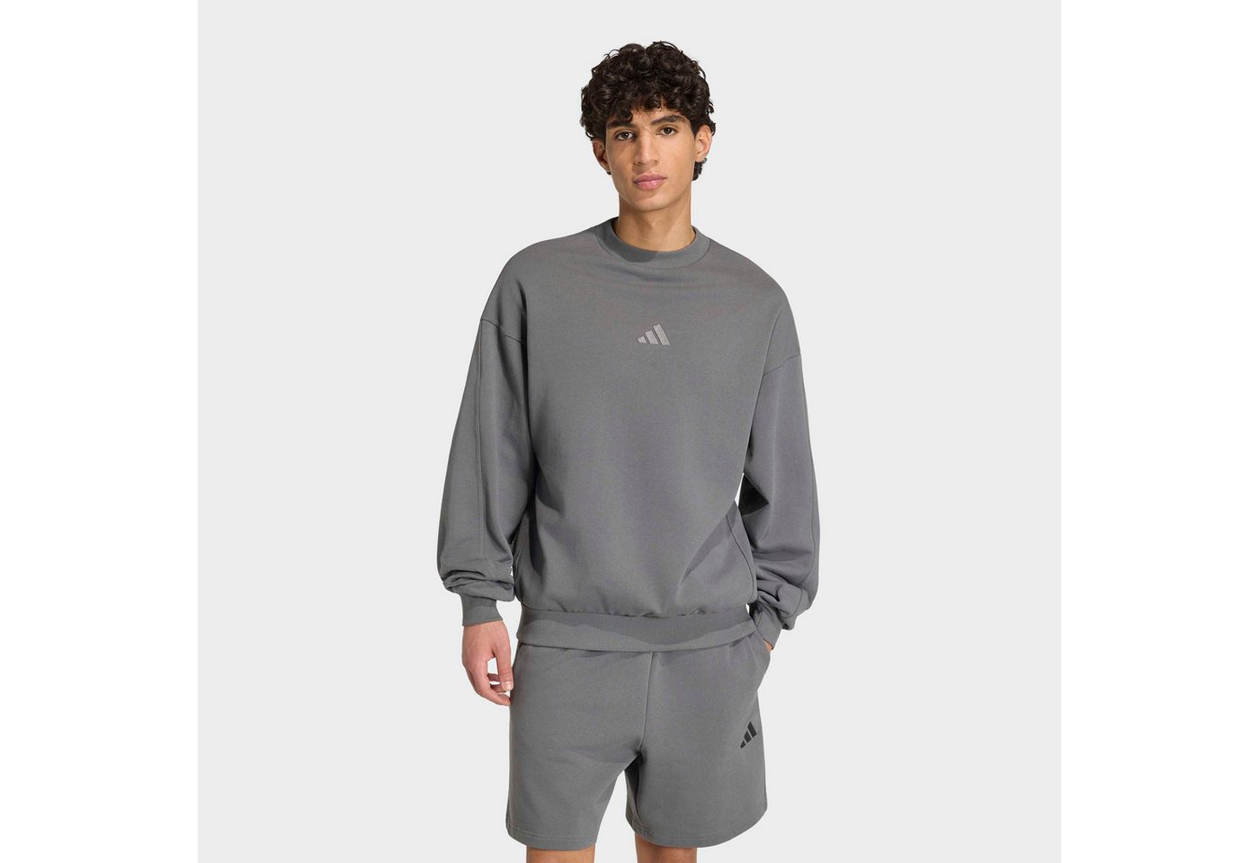 adidas Sportswear Sweatshirt ADIDAS KIT, KLEINES LOGO Schwere Premium-Qualität, robuste Stoffstruktur