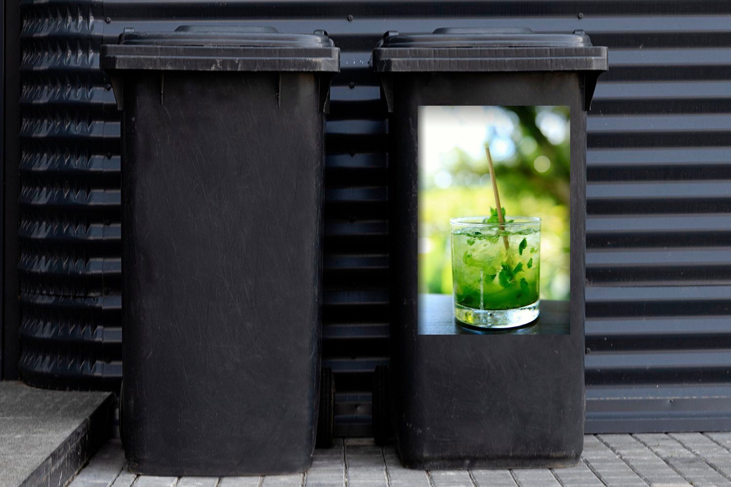 MuchoWow Wandsticker Nahaufnahme Abfalbehälter Glas St), Mülleimer-aufkleber, Mojito-Cocktails Container, eines (1 Sticker, Mülltonne, im