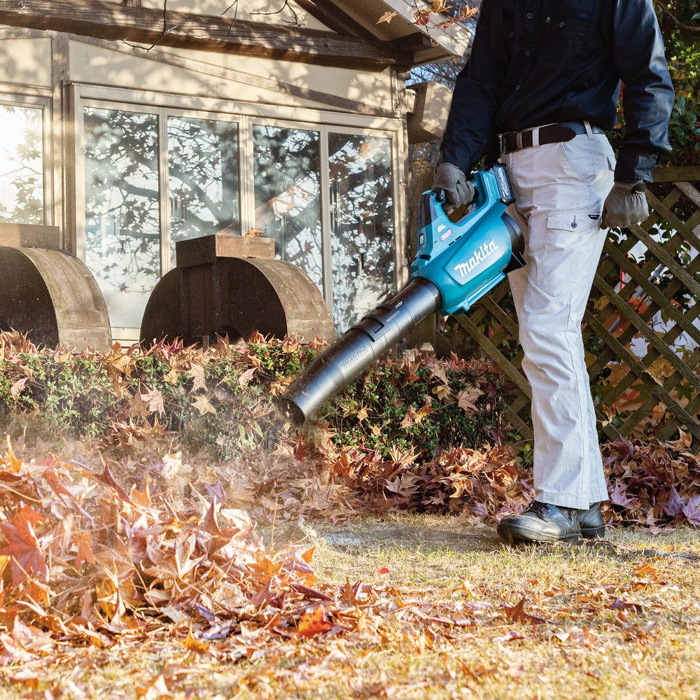Makita Akku-Gebläse »UB001GZ« 40V max., 0-960 m³/h, ohne Akku und Ladegerät, leistungsfähig mit geringen Gewicht von nur 3,9 kg inkl. Akku