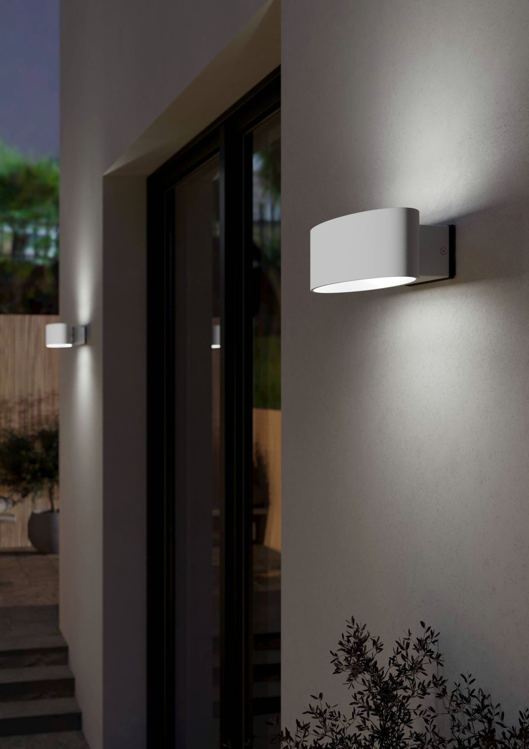 EGLO Wandleuchte Chinoa Wandlampe, IP44, Up and Down Beleuchtung, Außenlampe, Lampe, LED fest integriert, Warmweiß, Wand-/Deckenleuchte - L27 x H7,5 x AL13,5 cm - weiß - 10W inkl.