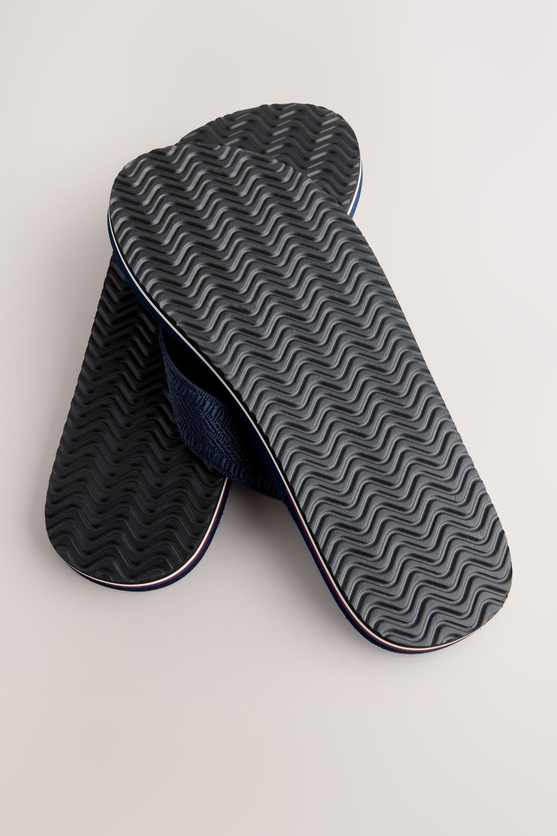 Next Strukturierte Zehentrenner Sandale (1-tlg) günstig online kaufen