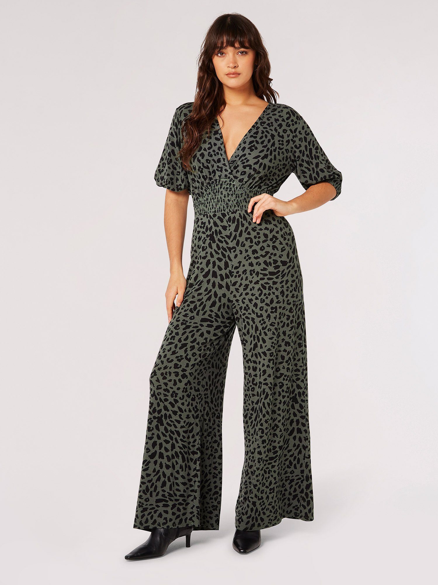 Apricot Jumpsuit gemustert, mit gesmokter Taille