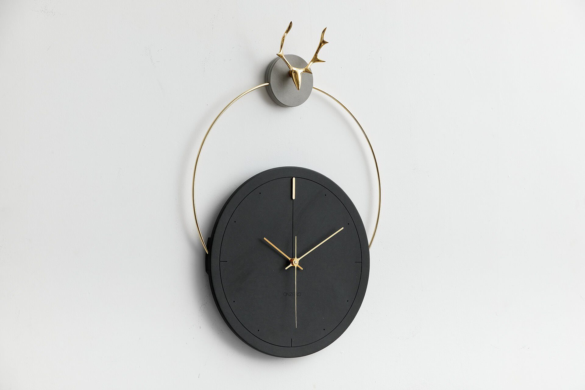 ANTLER. cm THE BLACK Design-Uhr) 45x65x1.8 Wanduhr (handgefertigte ONZENO