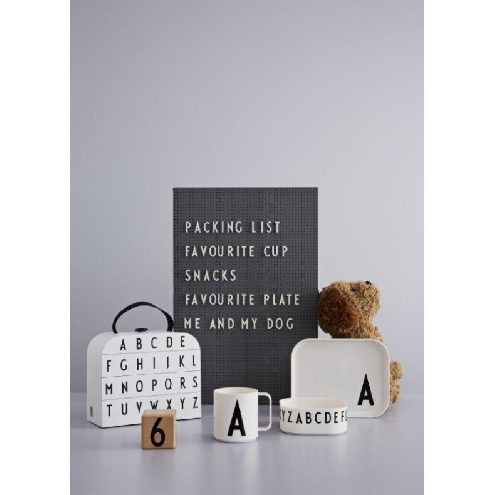 im Kindergeschirr-Set Q Koffer (4-teilig) Design Kindergeschirr-Set Letters