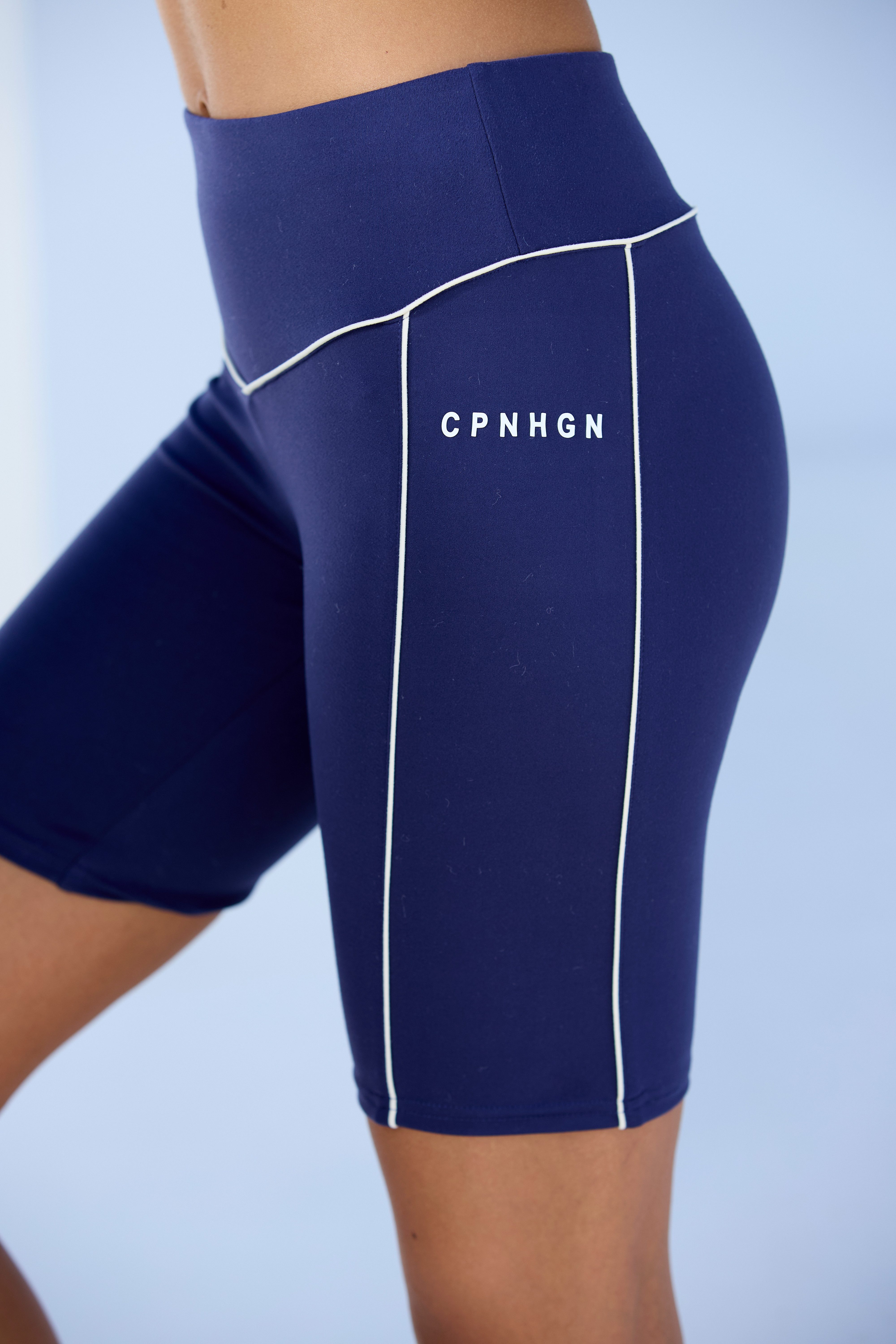 Copenhagen Studios Funktionsshorts mit Handytasche am Bein. € 49,00