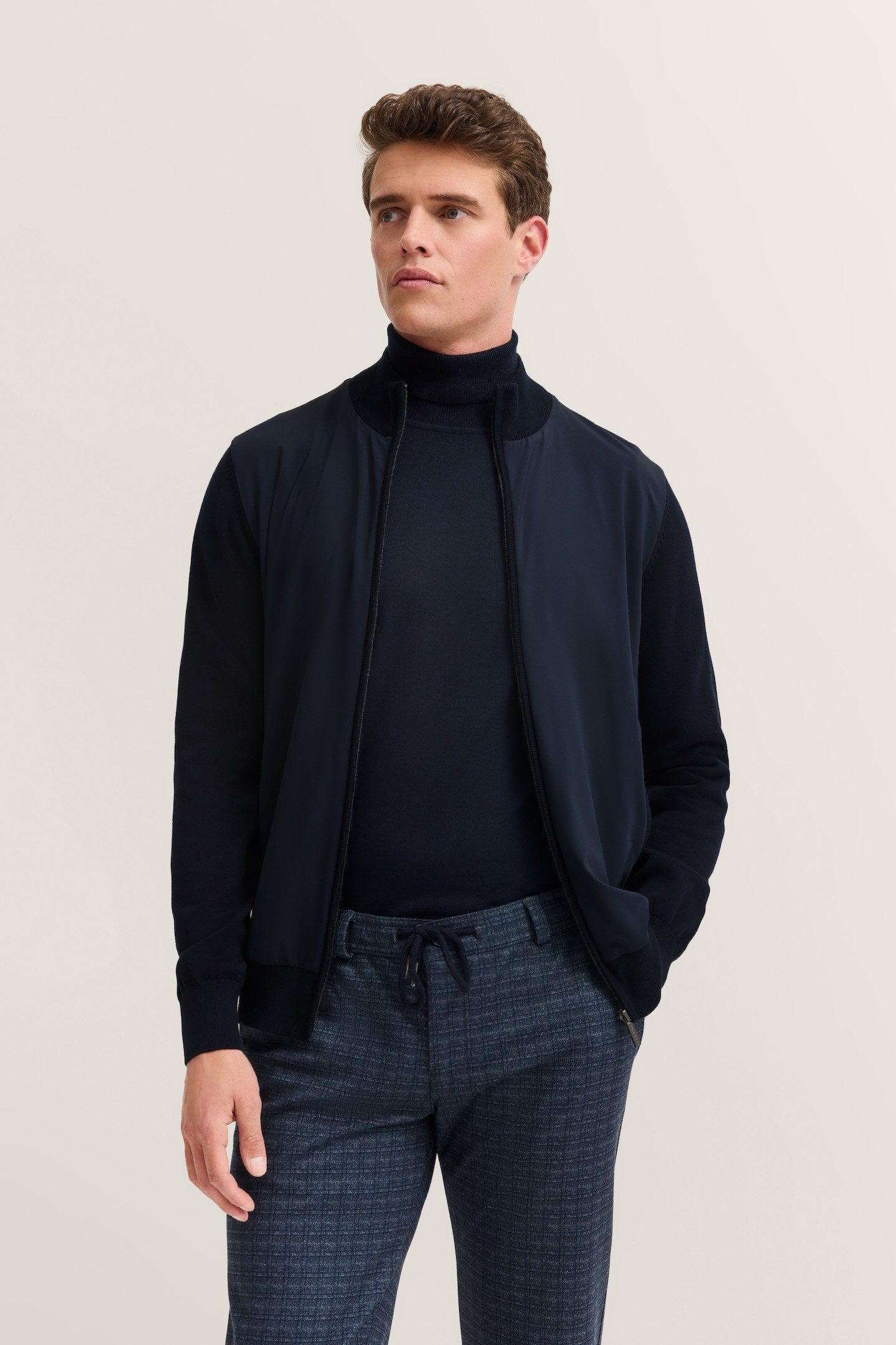 bugatti Strickjacke Regular Fit mit Stehkragen und Reißverschlusstaschen günstig online kaufen