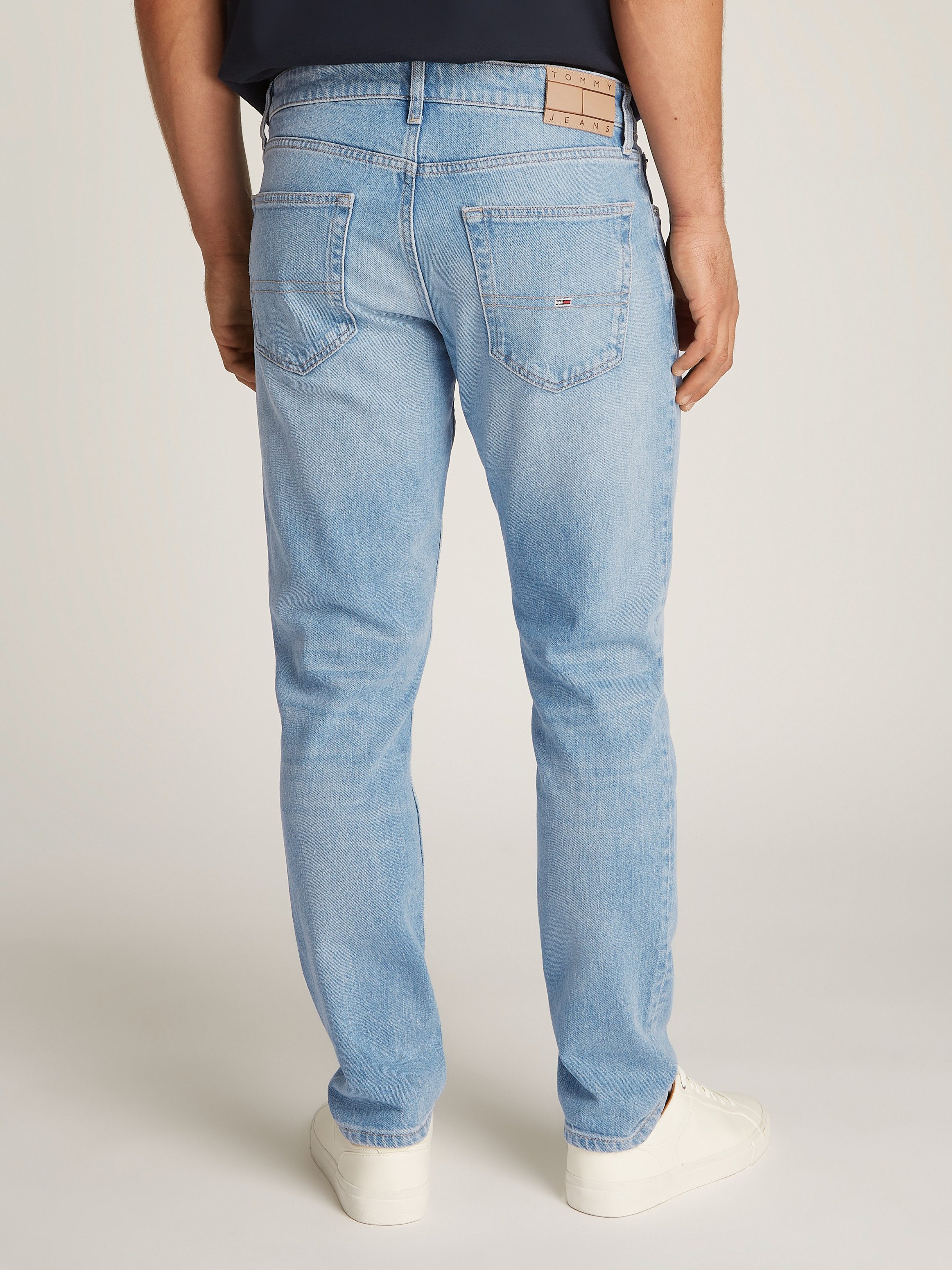 Tommy Jeans Tapered-fit-Jeans Austim Slim Tapered mit Logostickereien günstig online kaufen