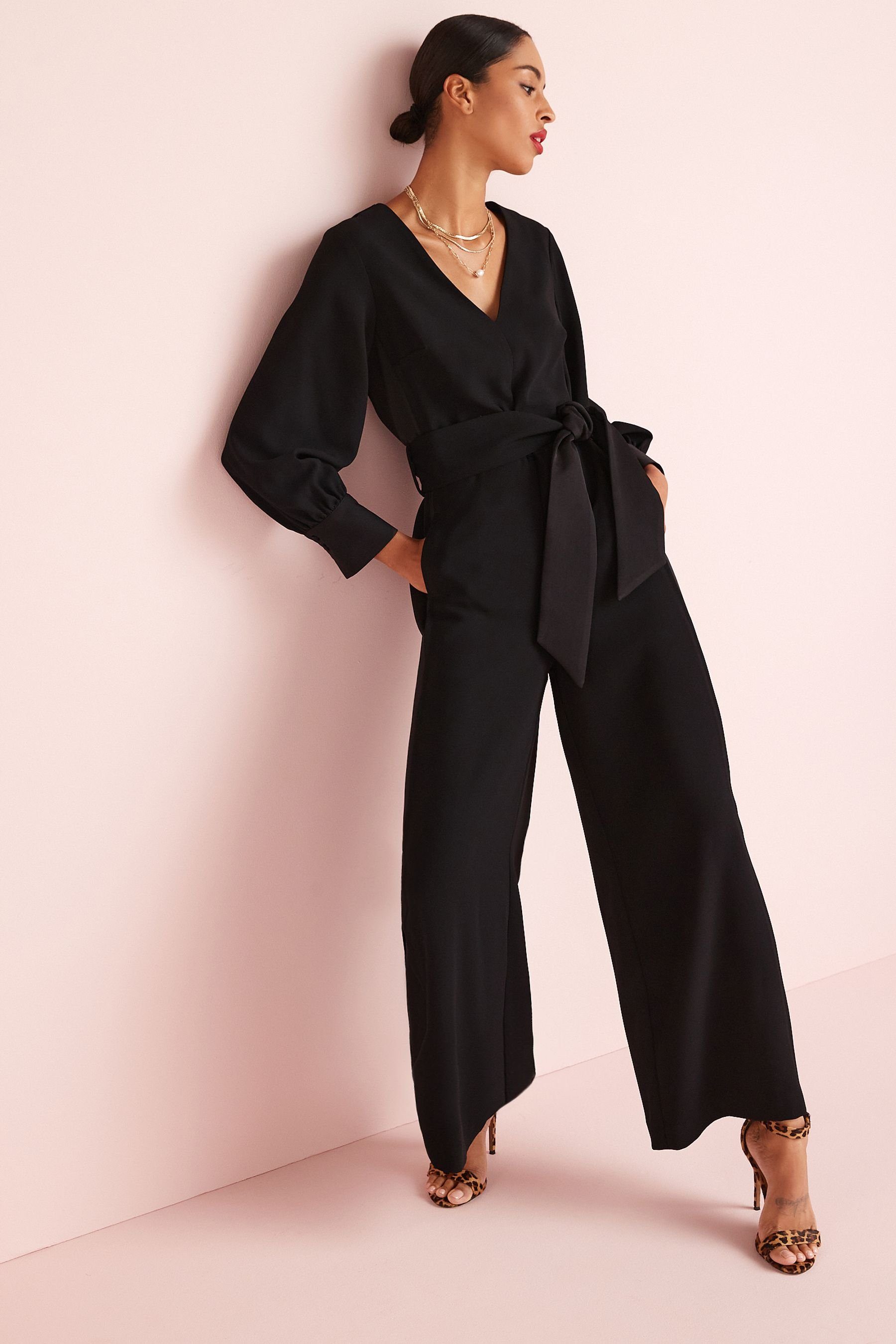 Next Jumpsuit Jumpsuit mit Gürtel und weitem Beinschnitt (1-tlg)