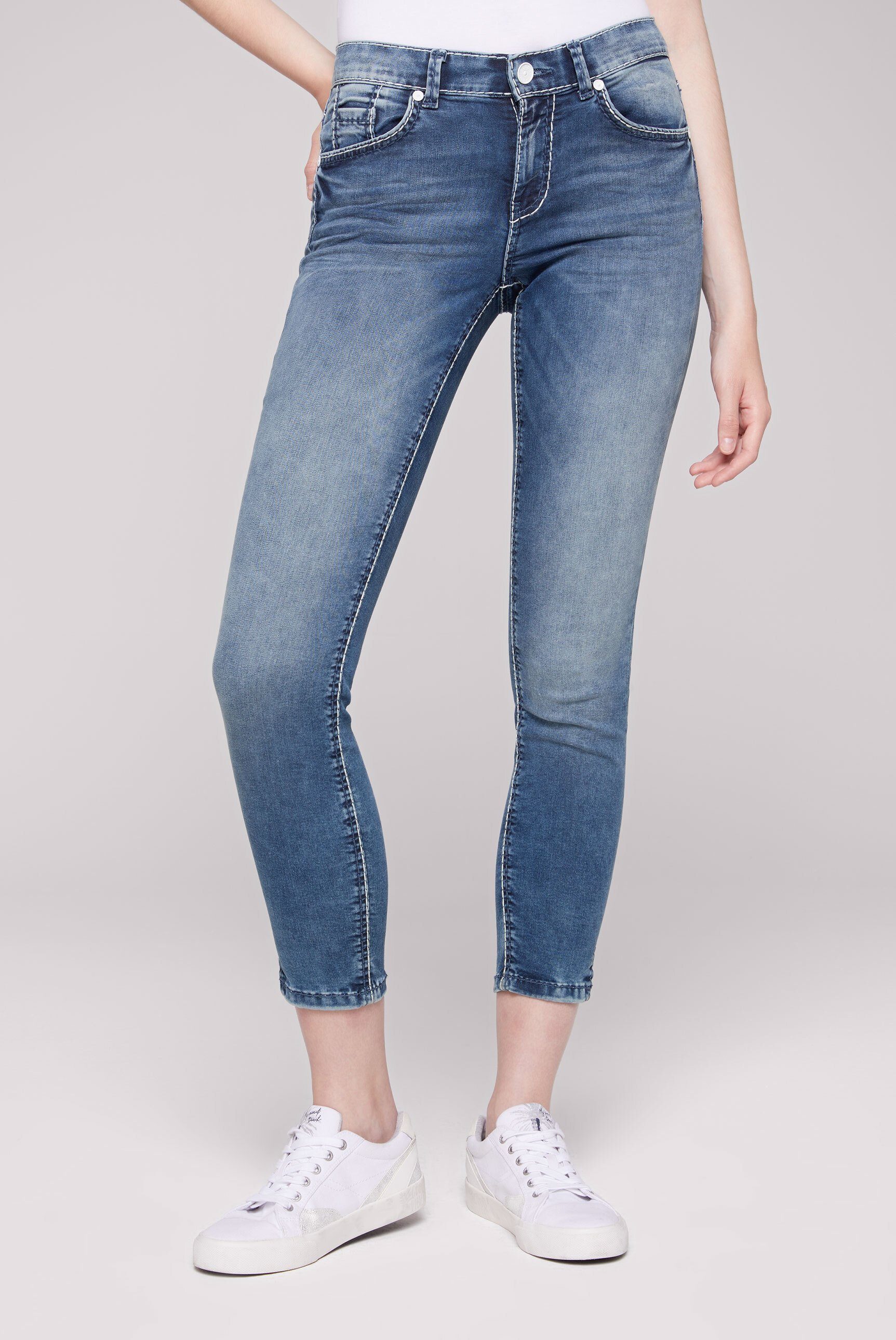 SOCCX Slim-fit-Jeans mit verkürztem Bein, Schmale Fußweite mit Seitenschlitz
