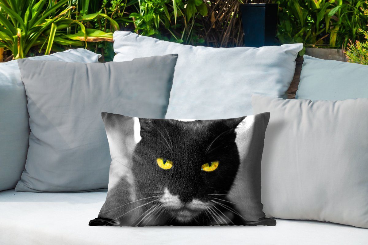 Augen, schwarzen gelben mit Dekokissenbezug, Outdoor-Dekorationskissen, Kissenhülle Dekokissen Katze des Kopfes Polyester, MuchoWow Schwarz-Weiß-Foto einer