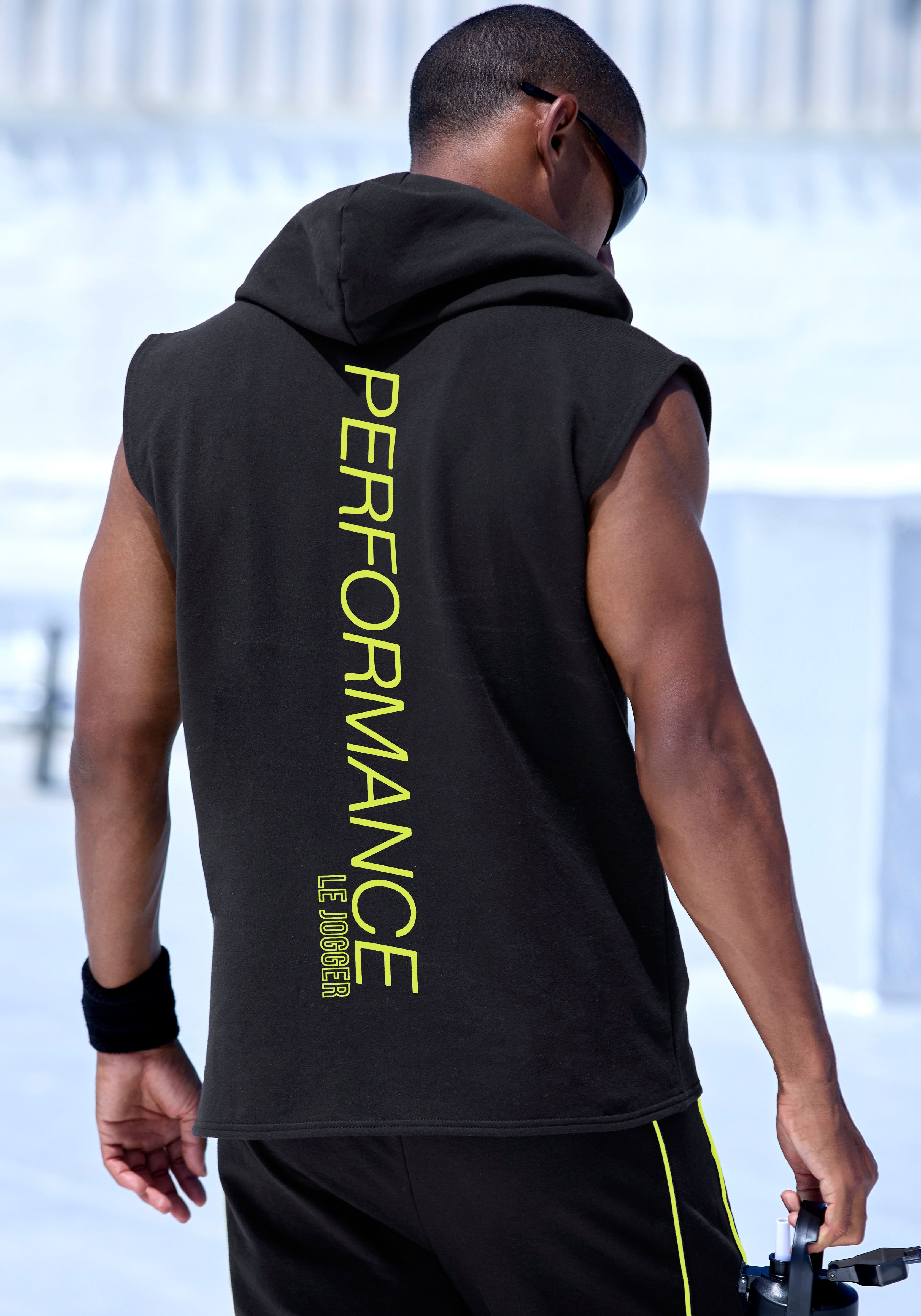 Le Jogger Performance Kapuzensweatshirt ohne Ärmel und mit kontrastfarbenen Details